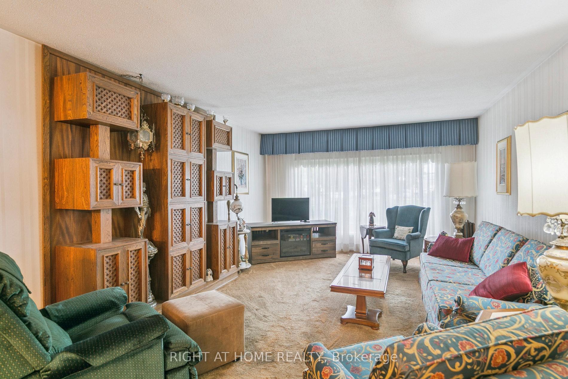 Photo 6 of 932 Flagship Drive, Mississauga, Applewood — HOMEH