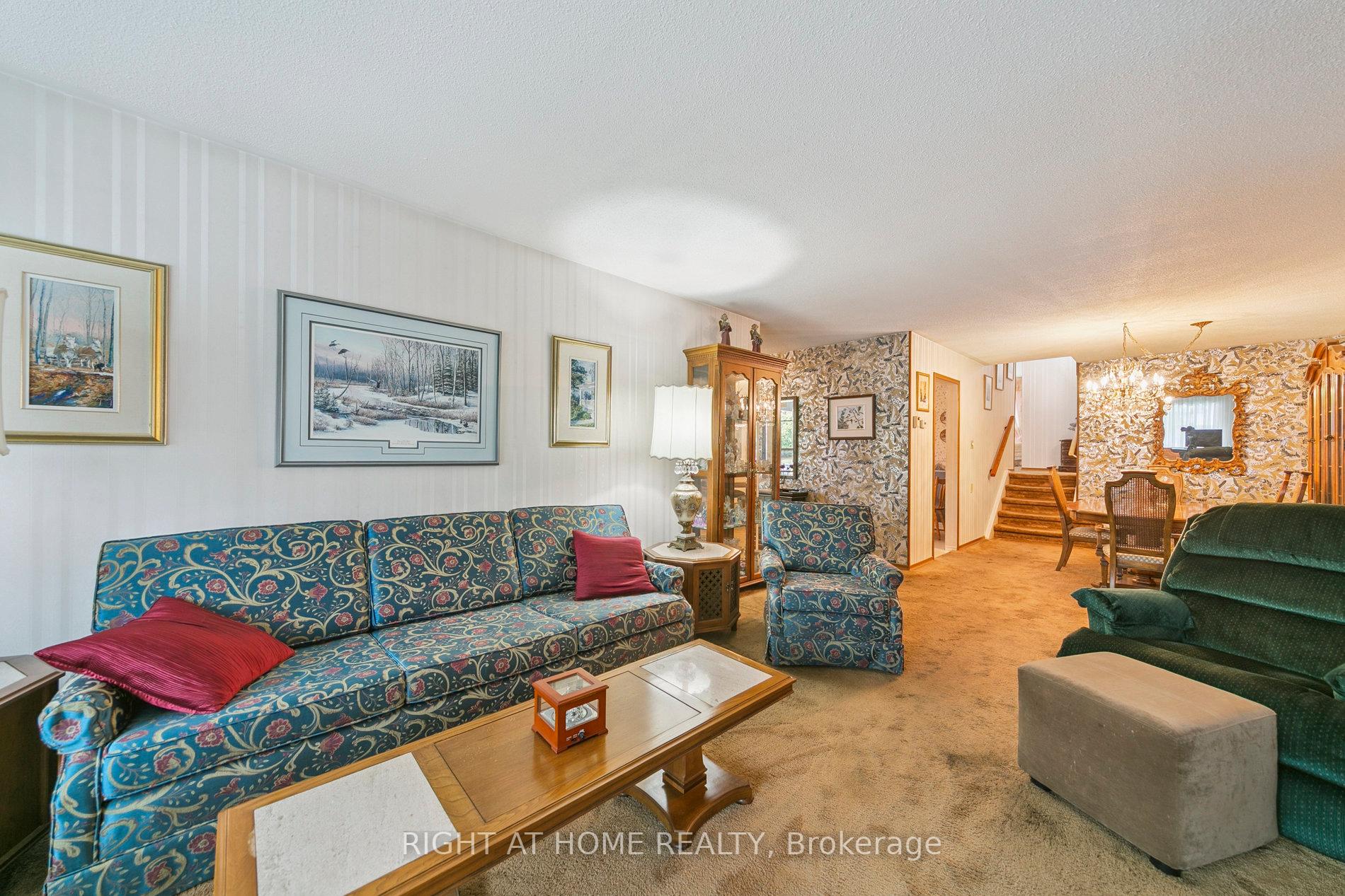 Photo 9 of 932 Flagship Drive, Mississauga, Applewood — HOMEH