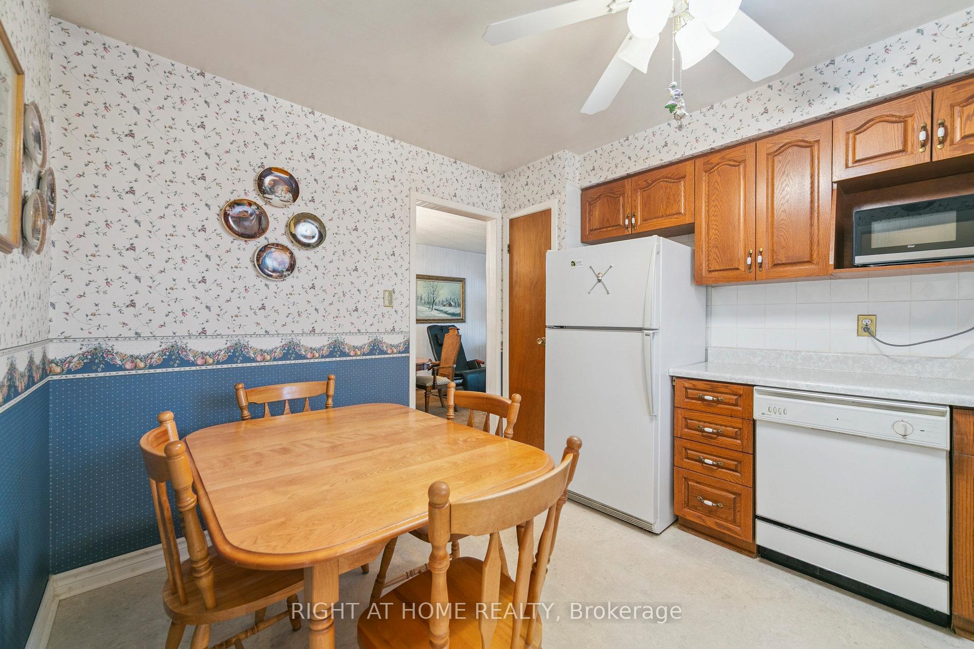 Photo 14 of 932 Flagship Drive, Mississauga, Applewood — HOMEH