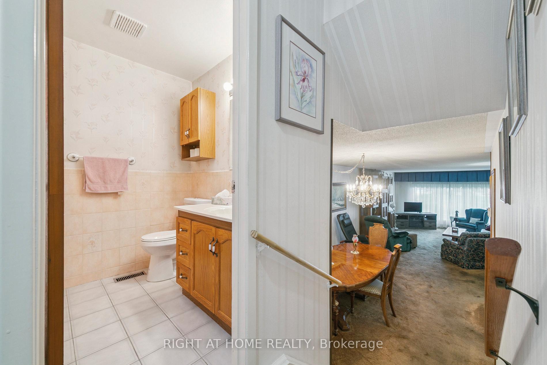 Photo 18 of 932 Flagship Drive, Mississauga, Applewood — HOMEH