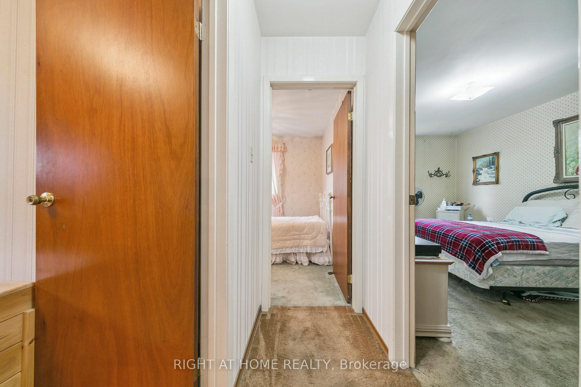 Photo 19 of 932 Flagship Drive, Mississauga, Applewood — HOMEH