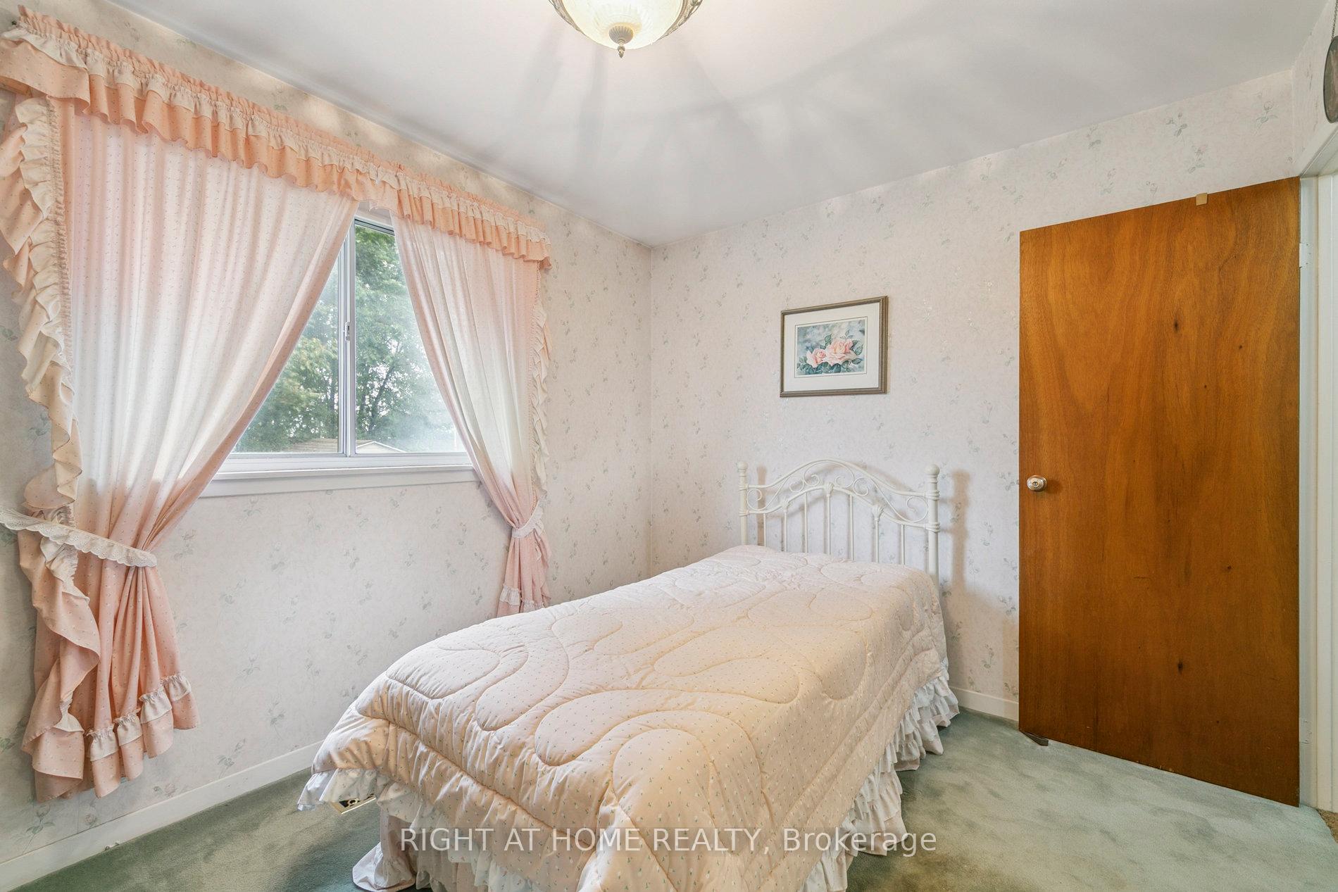 Photo 24 of 932 Flagship Drive, Mississauga, Applewood — HOMEH