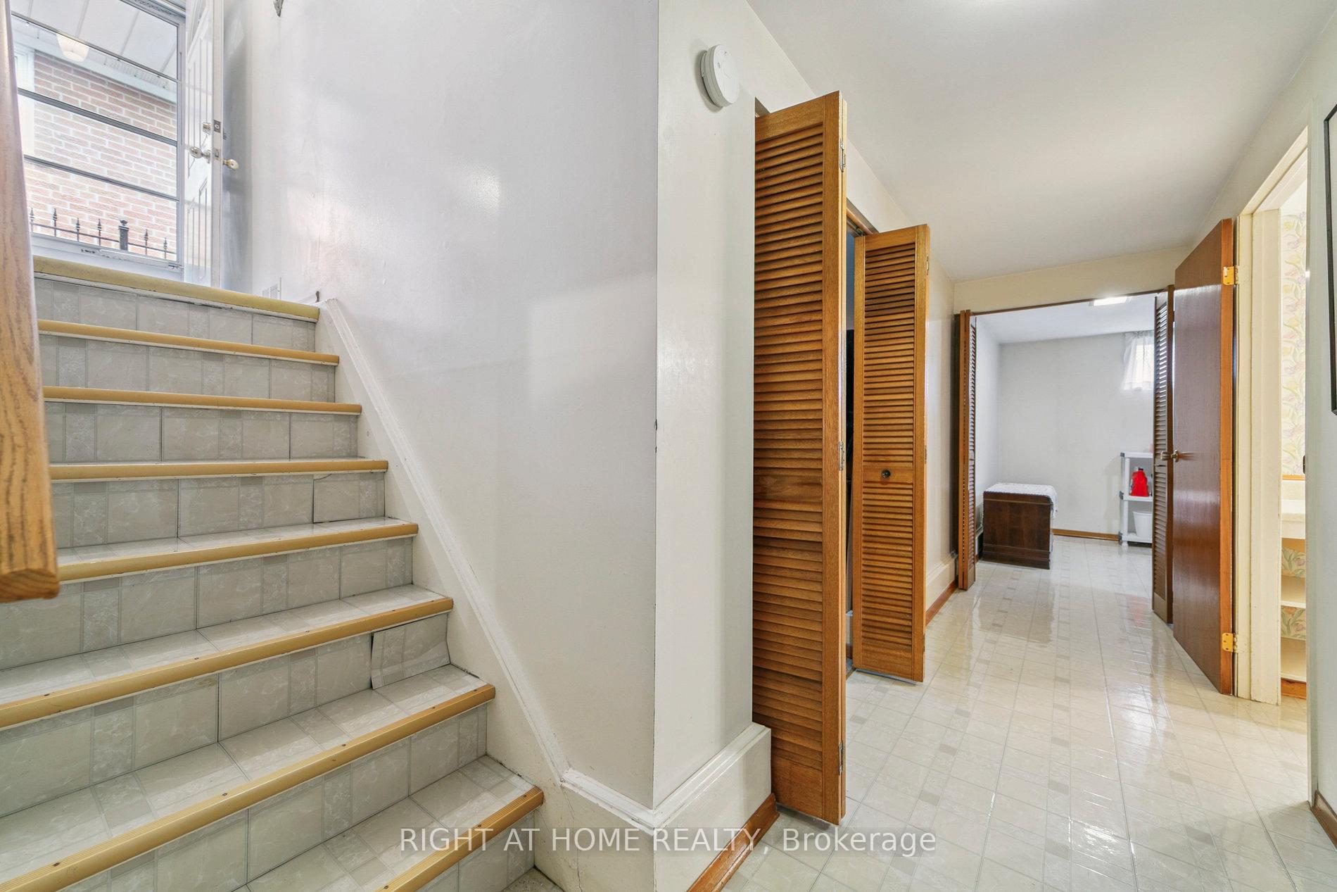 Photo 27 of 932 Flagship Drive, Mississauga, Applewood — HOMEH
