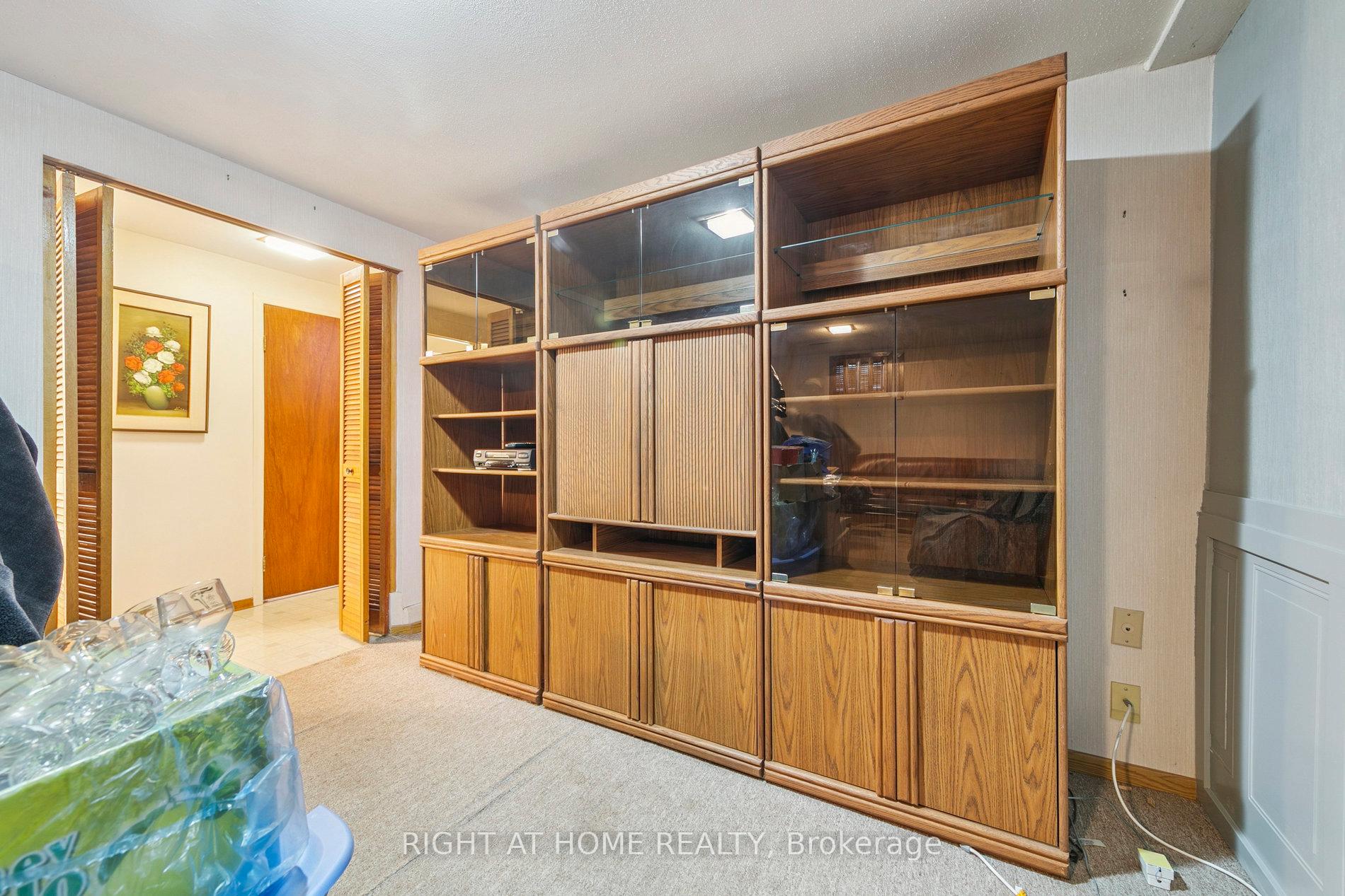Photo 28 of 932 Flagship Drive, Mississauga, Applewood — HOMEH