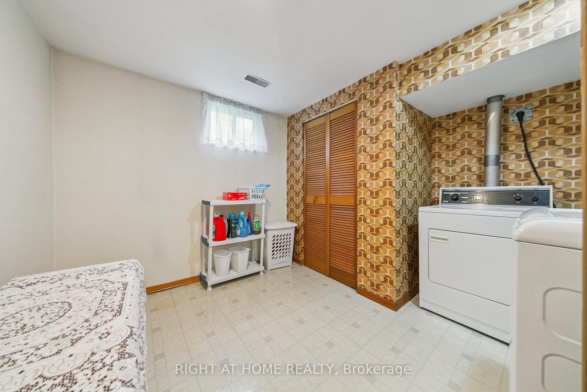 Photo 30 of 932 Flagship Drive, Mississauga, Applewood — HOMEH