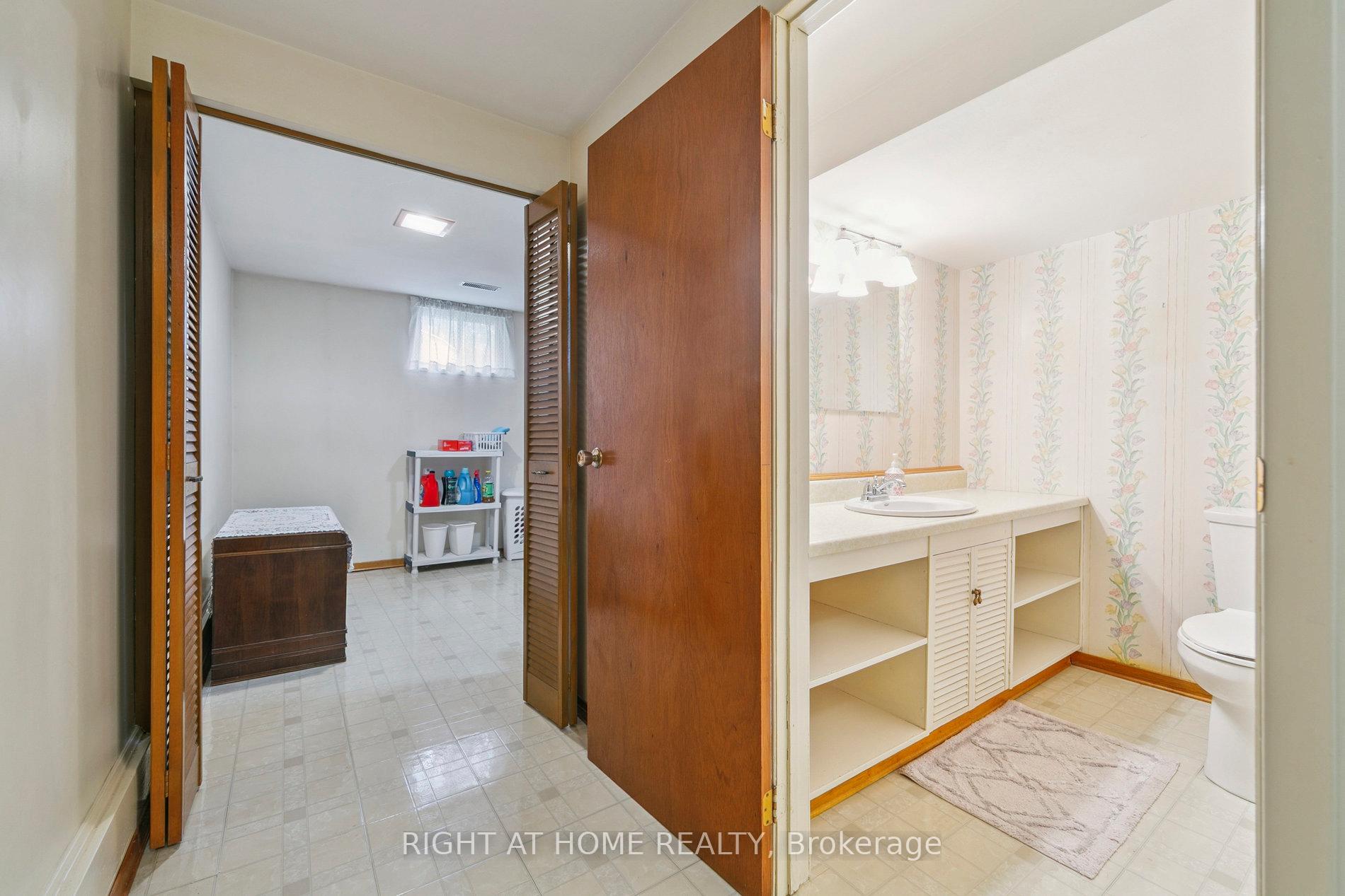 Photo 31 of 932 Flagship Drive, Mississauga, Applewood — HOMEH