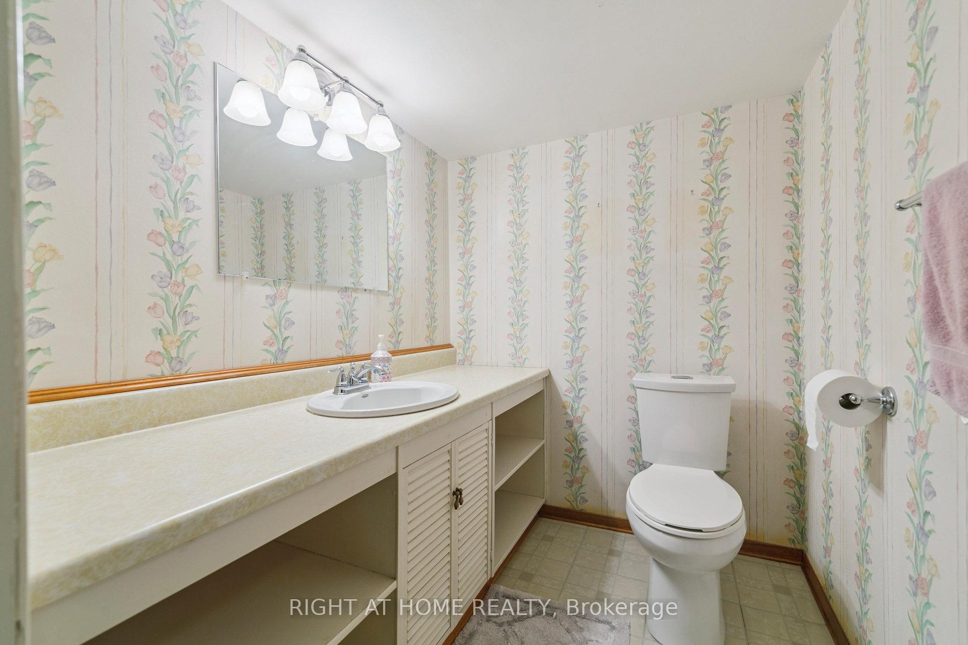 Photo 32 of 932 Flagship Drive, Mississauga, Applewood — HOMEH