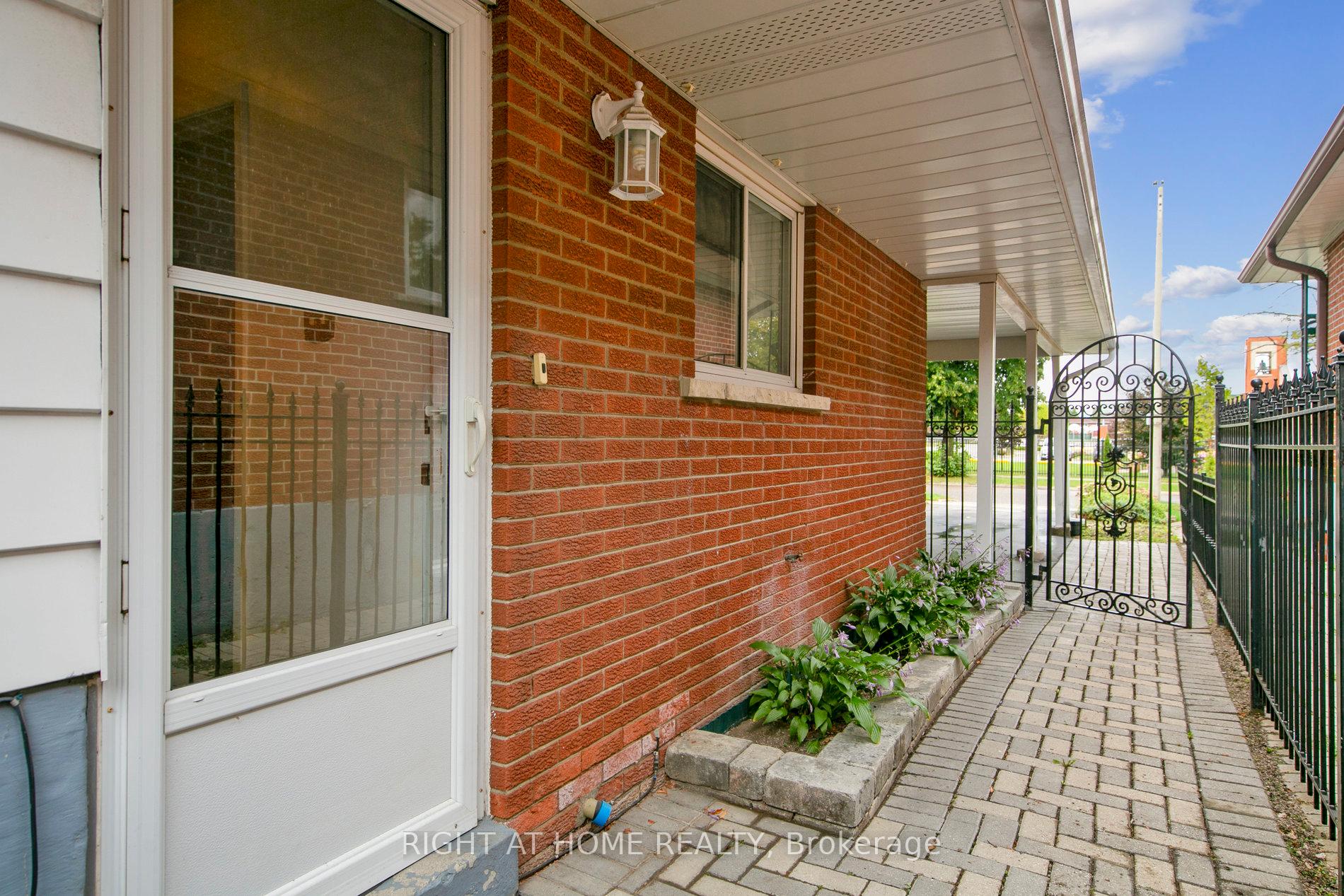 Photo 33 of 932 Flagship Drive, Mississauga, Applewood — HOMEH