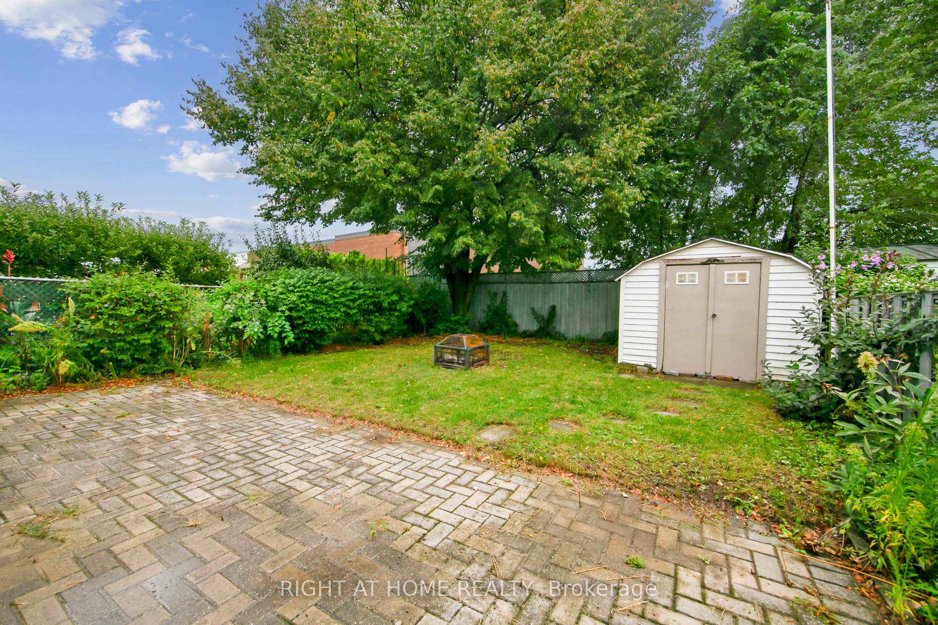 Photo 35 of 932 Flagship Drive, Mississauga, Applewood — HOMEH