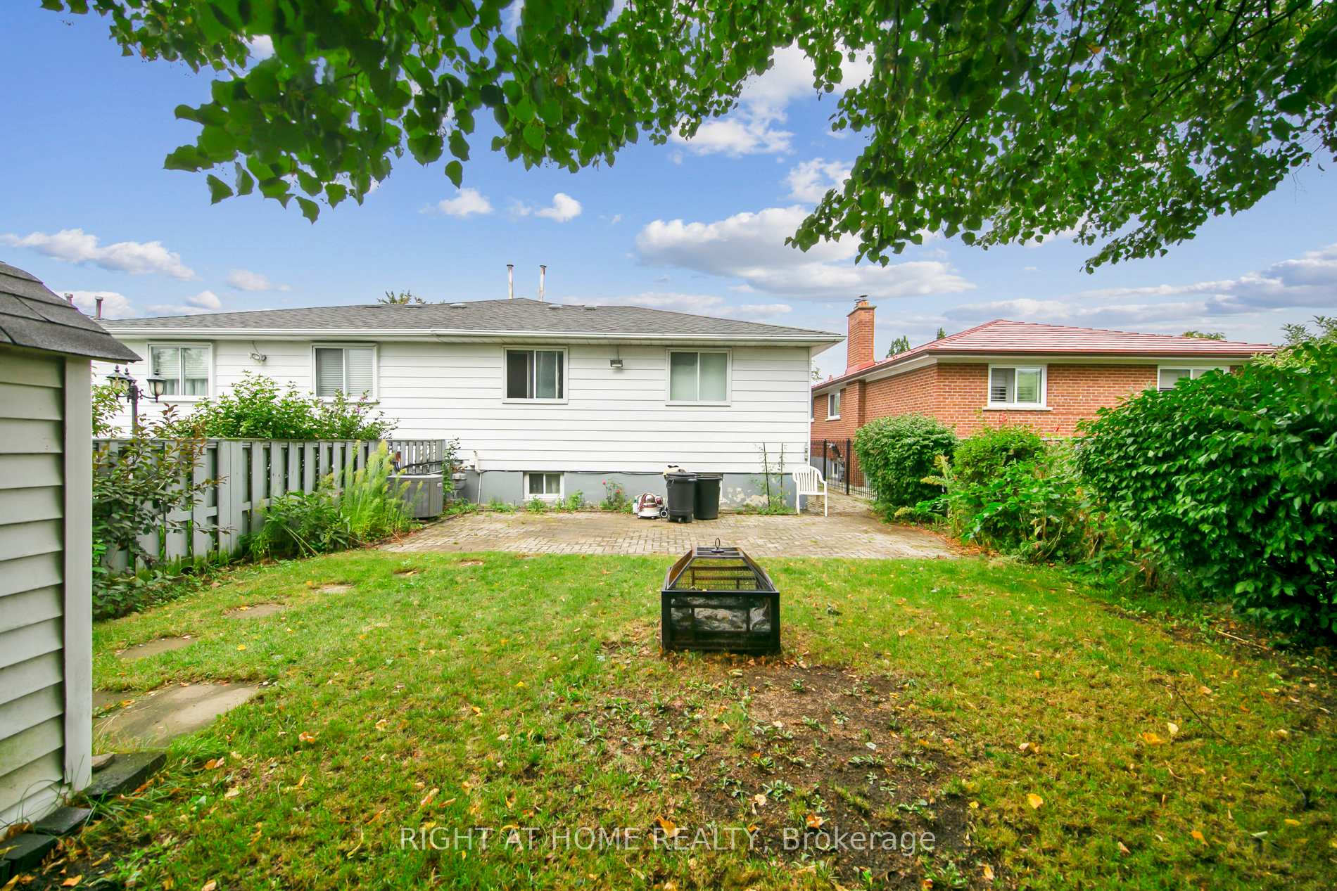 Photo 36 of 932 Flagship Drive, Mississauga, Applewood — HOMEH