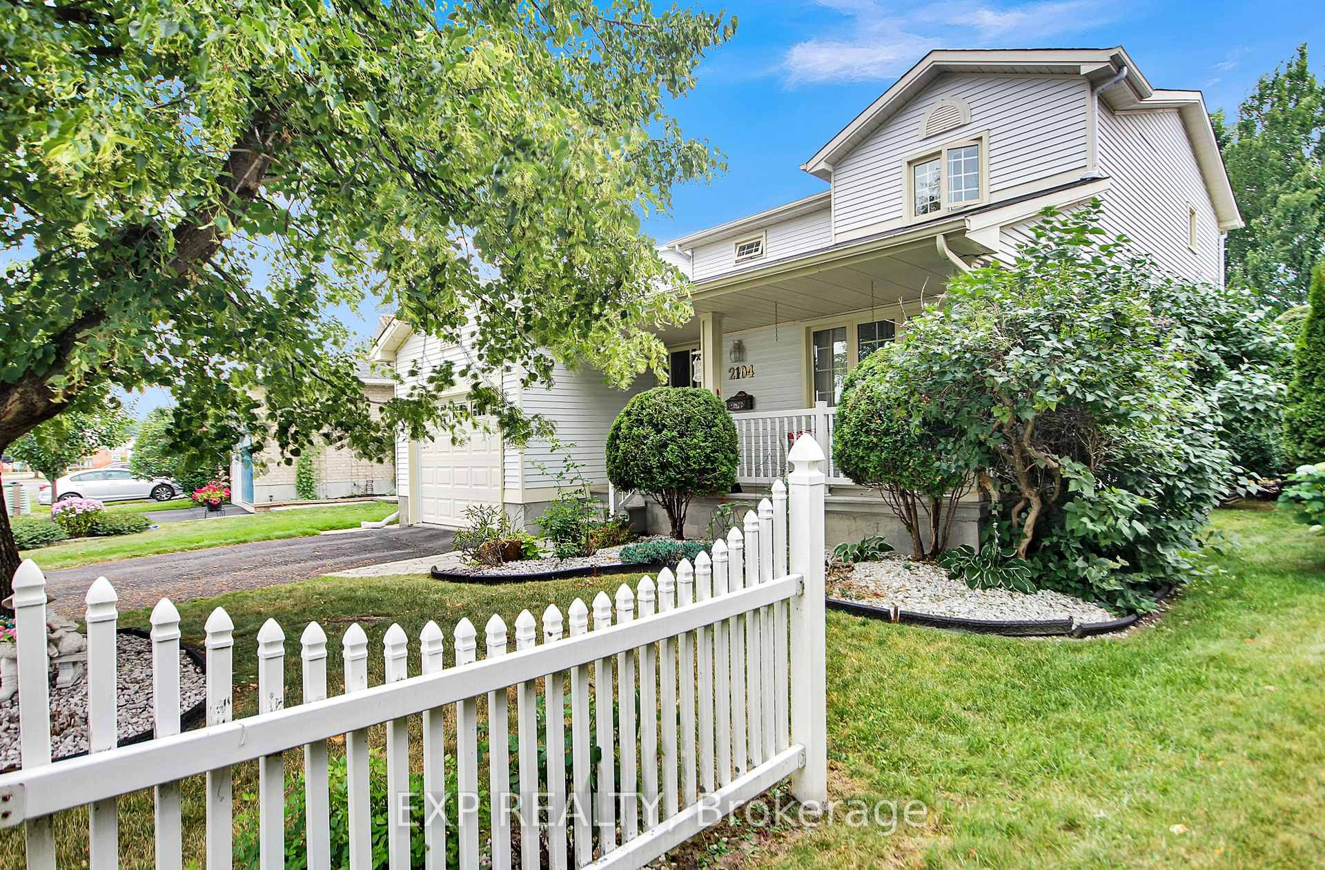 Photo 2 of 2104 Gardenway Drive, Ottawa, Fallingbrook/Gardenway South — HOMEH
