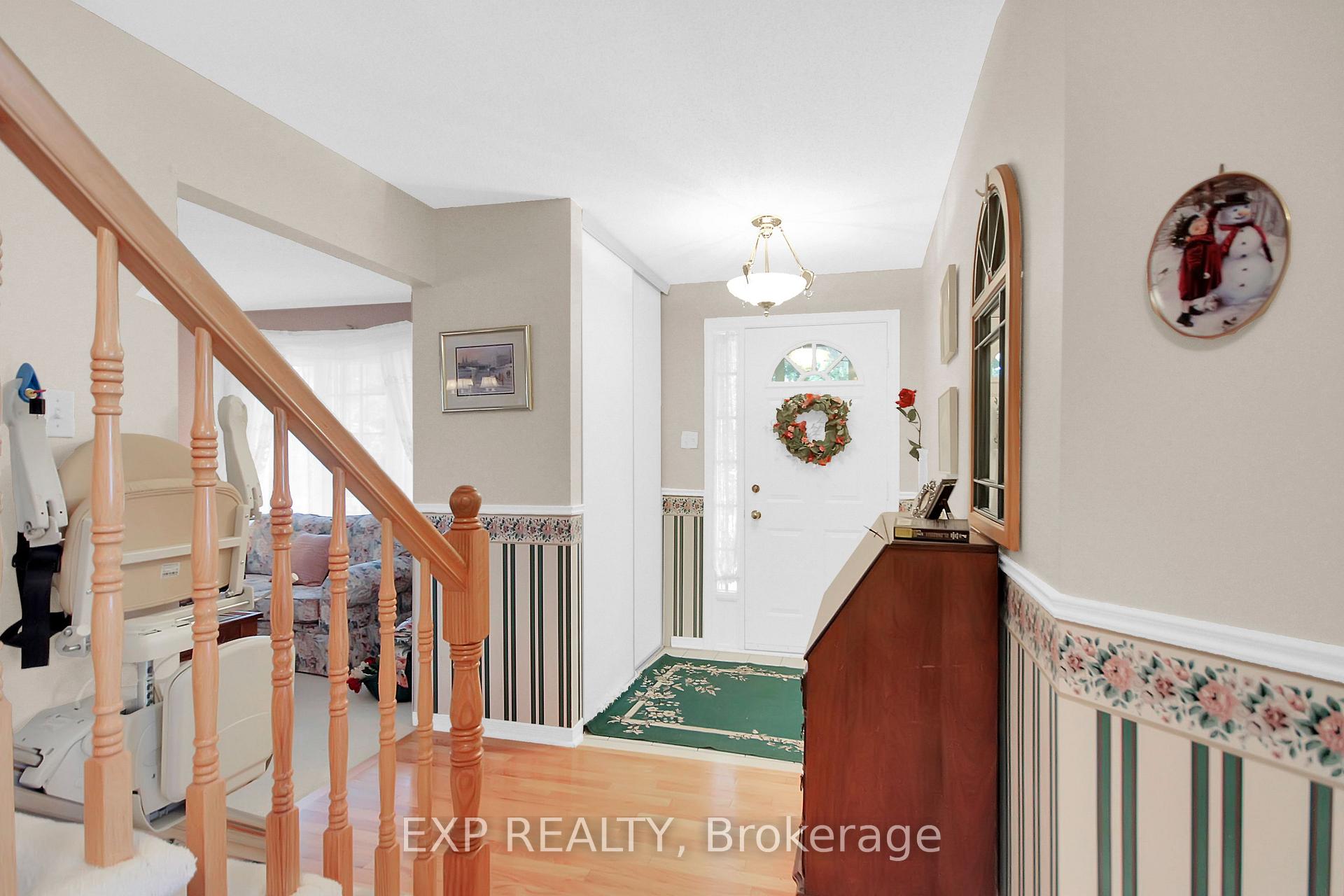 Photo 3 of 2104 Gardenway Drive, Ottawa, Fallingbrook/Gardenway South — HOMEH