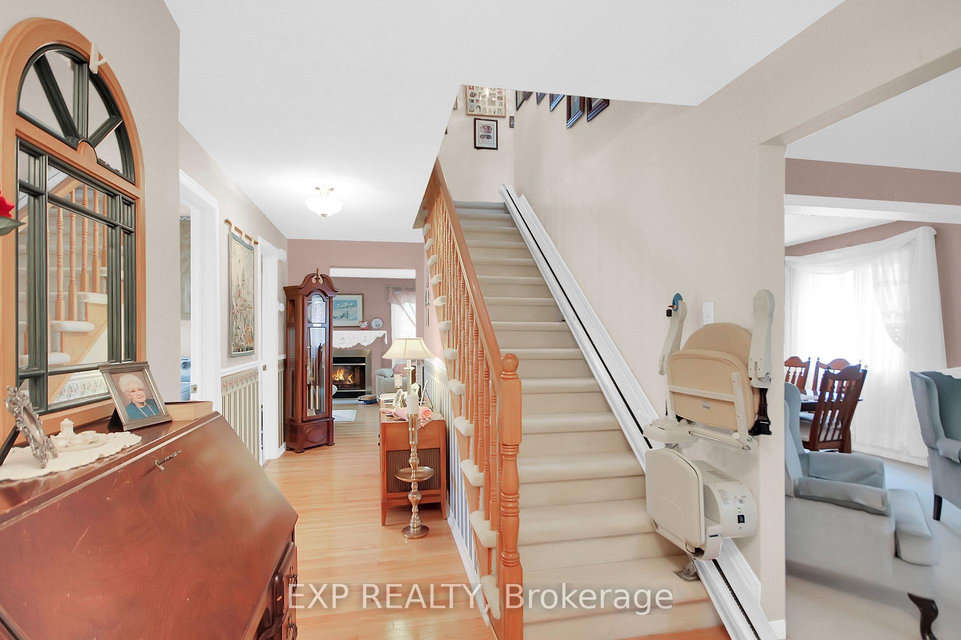 Photo 4 of 2104 Gardenway Drive, Ottawa, Fallingbrook/Gardenway South — HOMEH