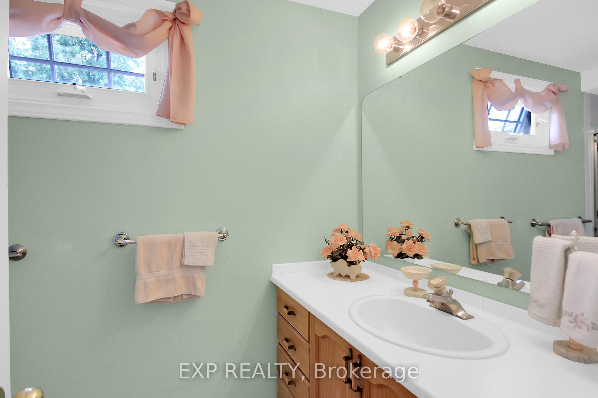 Photo 16 of 2104 Gardenway Drive, Ottawa, Fallingbrook/Gardenway South — HOMEH