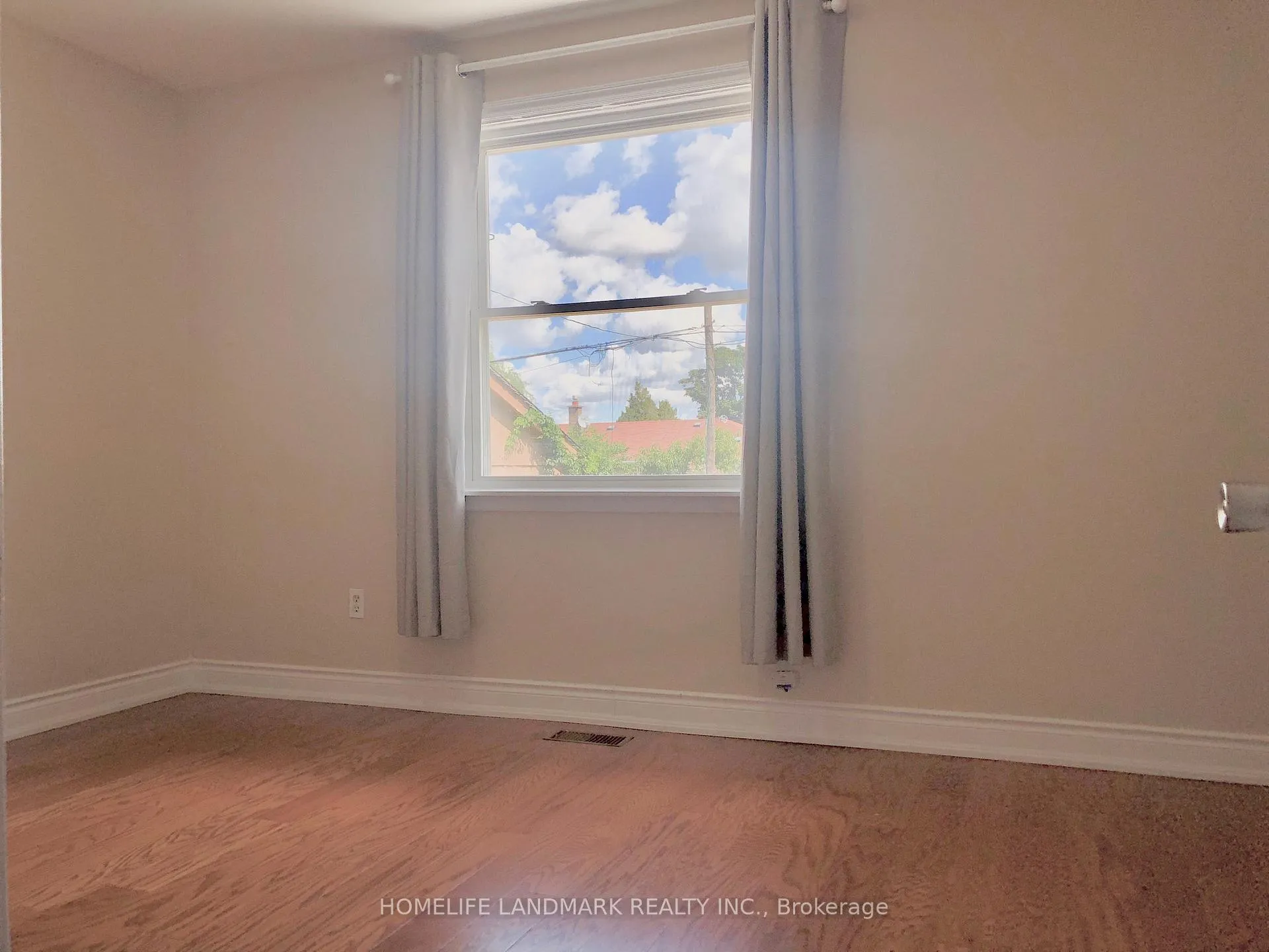 Photo 9 of Unit Main, 529 Third Line, Oakville, West — HOMEH