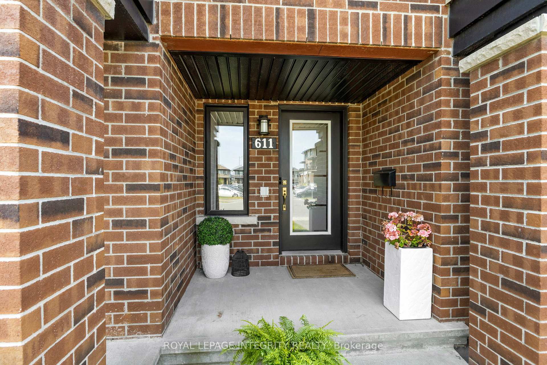 Photo 2 of 611 Compass Street, Ottawa, Mer Bleue/Bradley Estates/Anderson Park — HOMEH