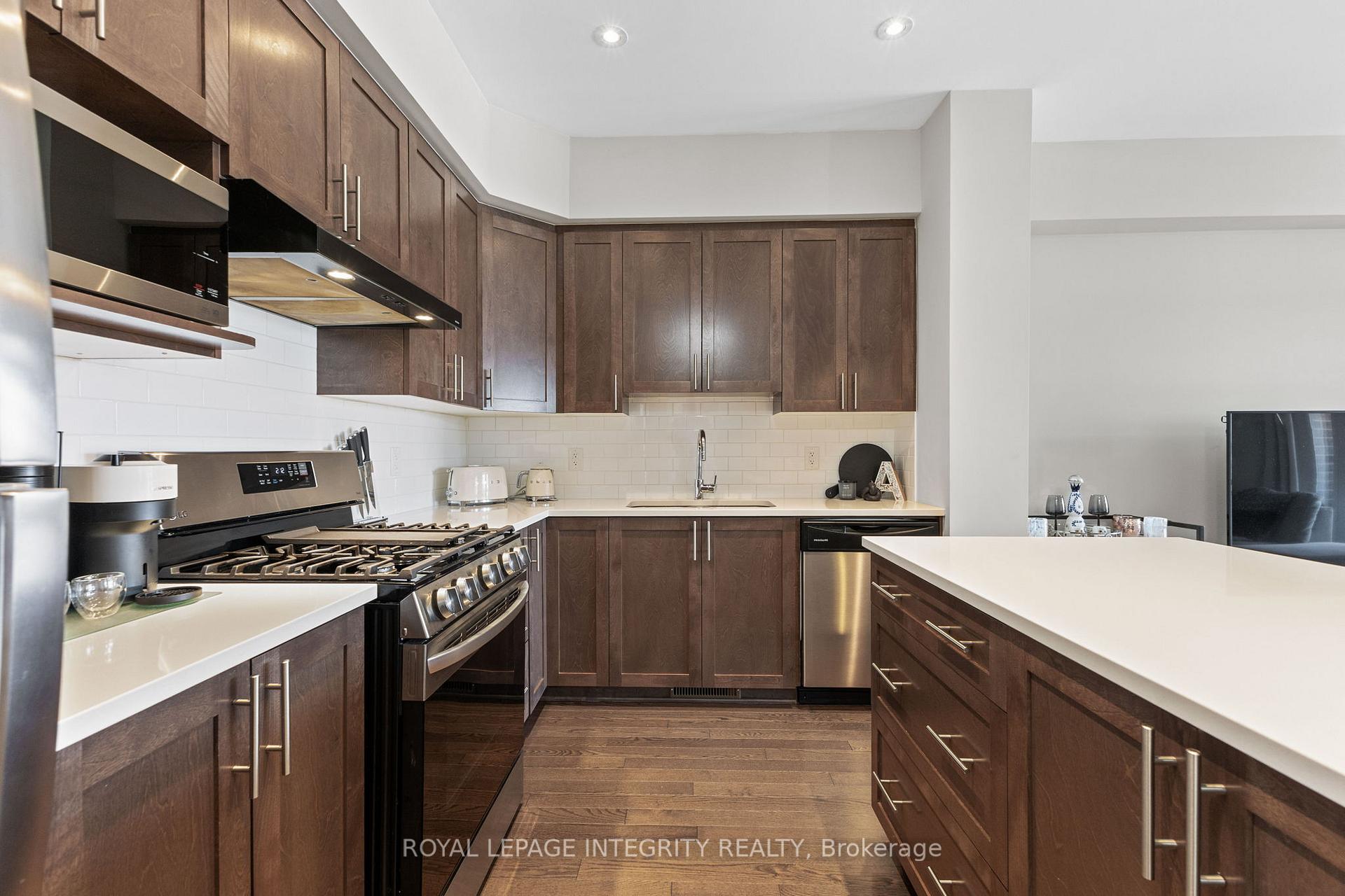 Photo 6 of 611 Compass Street, Ottawa, Mer Bleue/Bradley Estates/Anderson Park — HOMEH
