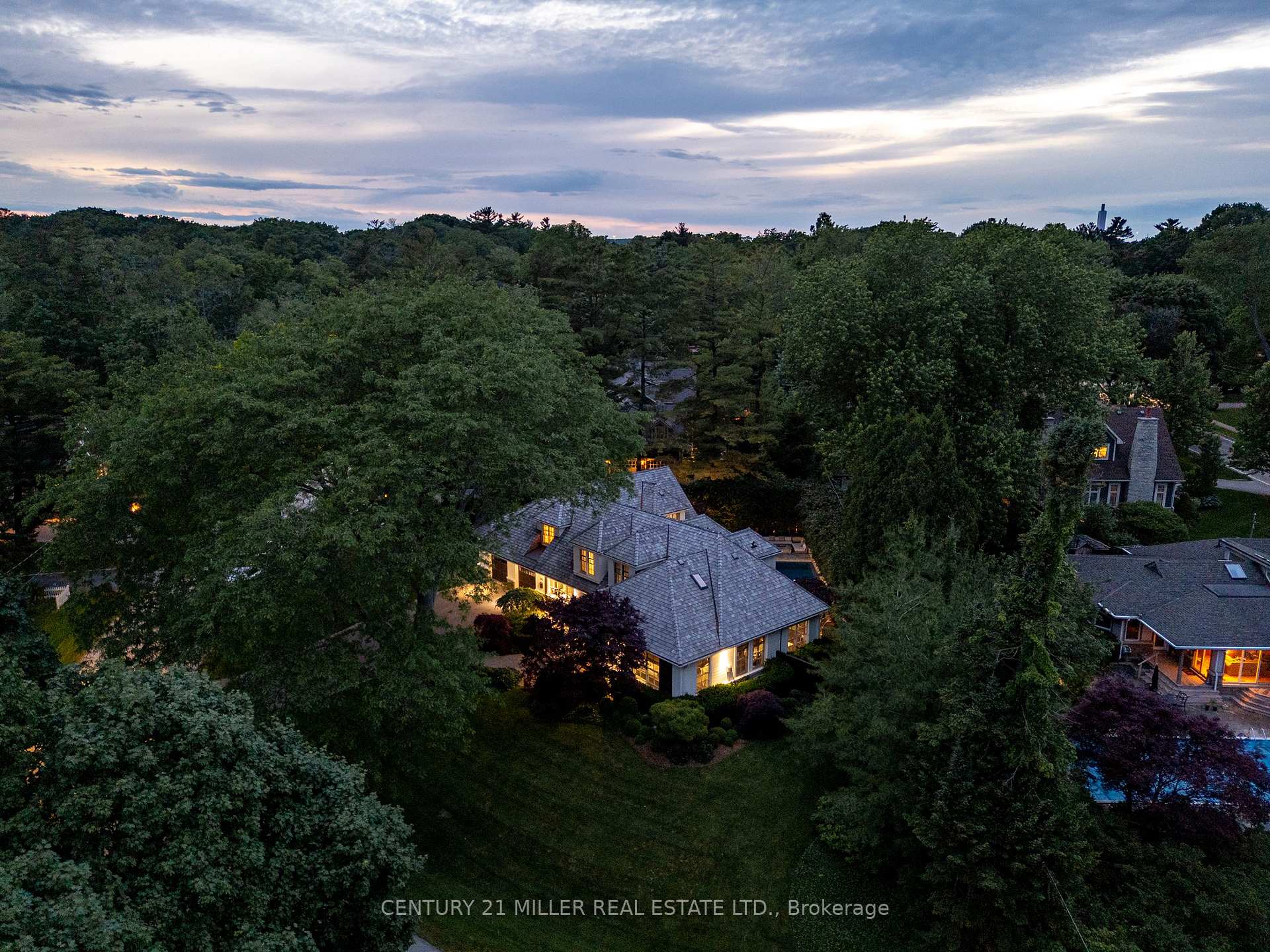 Photo 5 of 243 Alscot Crescent, Oakville, Morrison — HOMEH