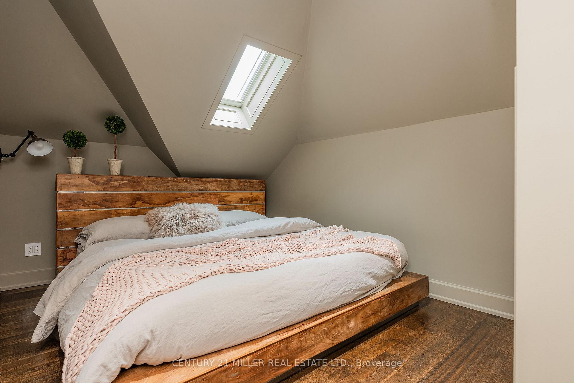 Photo 35 of 243 Alscot Crescent, Oakville, Morrison — HOMEH