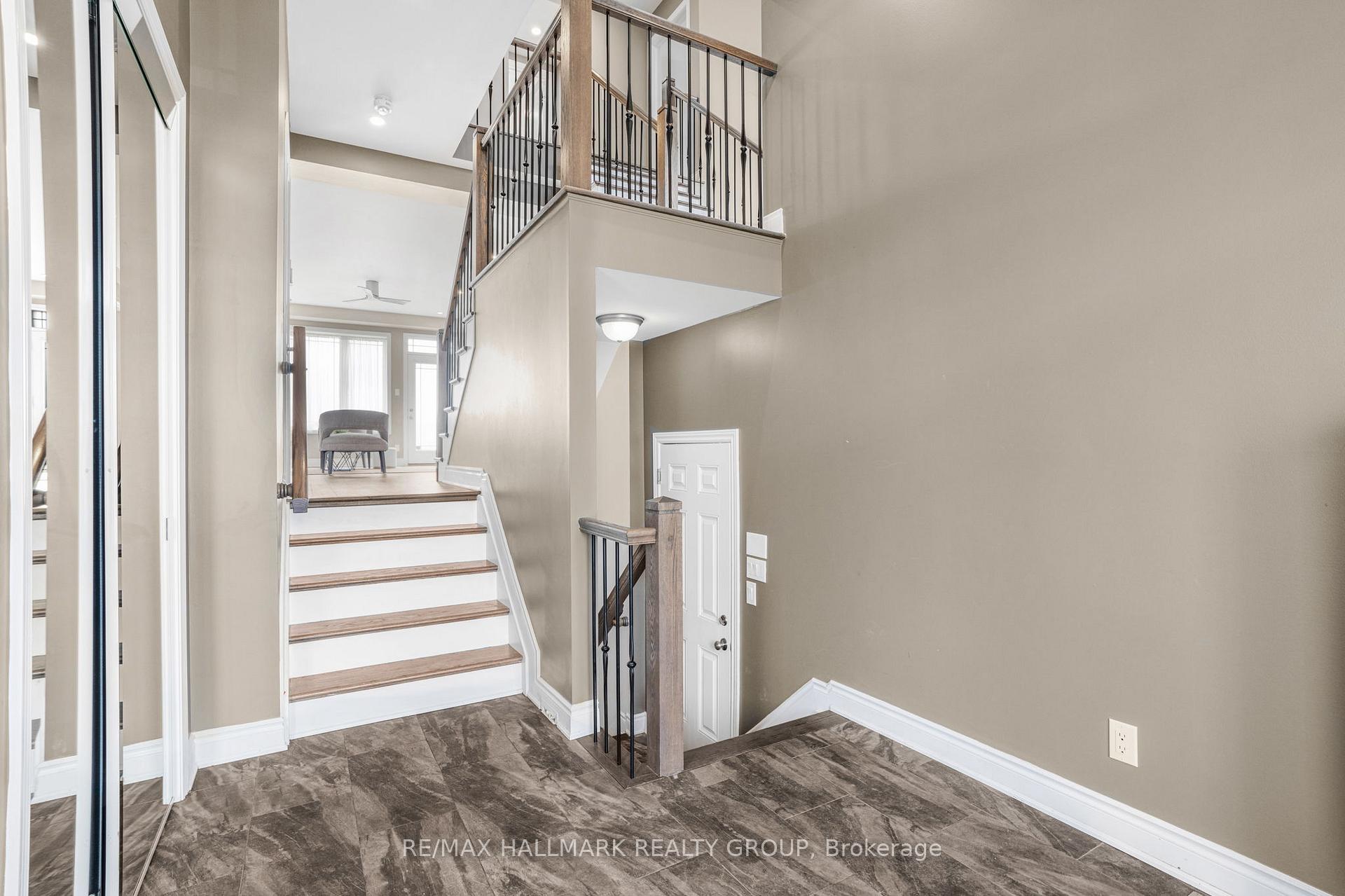 Photo 3 of 204 Casa Grande Circle, Ottawa, Avalon West — HOMEH