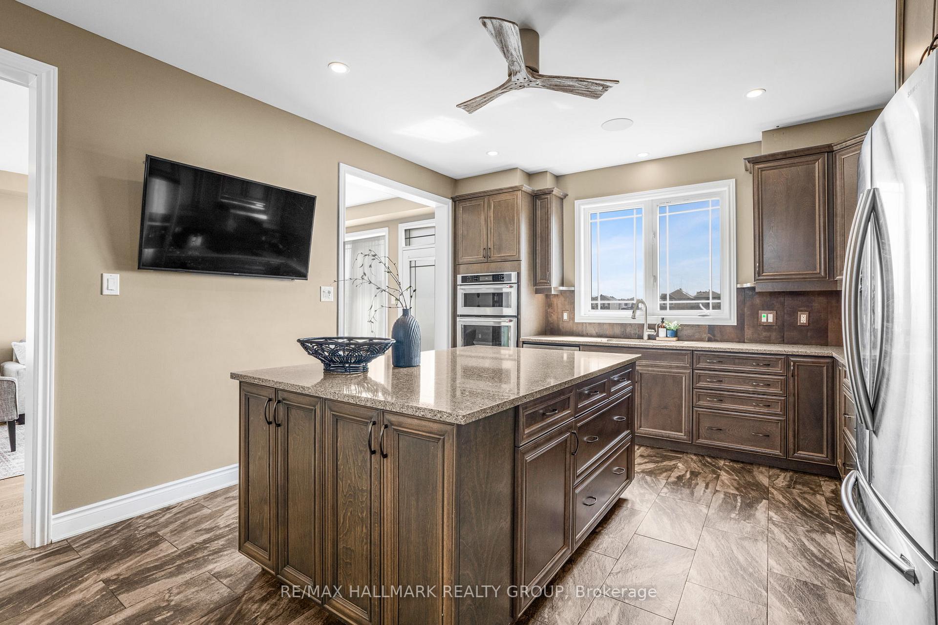 Photo 11 of 204 Casa Grande Circle, Ottawa, Avalon West — HOMEH
