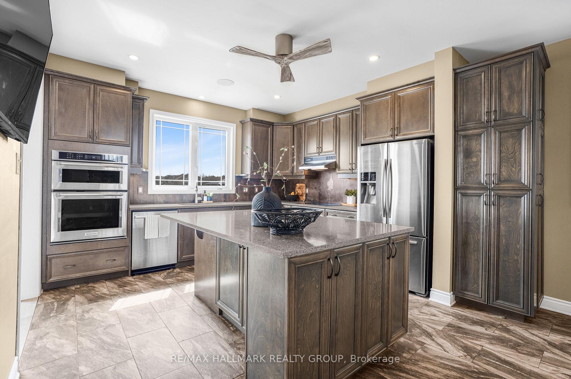 Photo 12 of 204 Casa Grande Circle, Ottawa, Avalon West — HOMEH