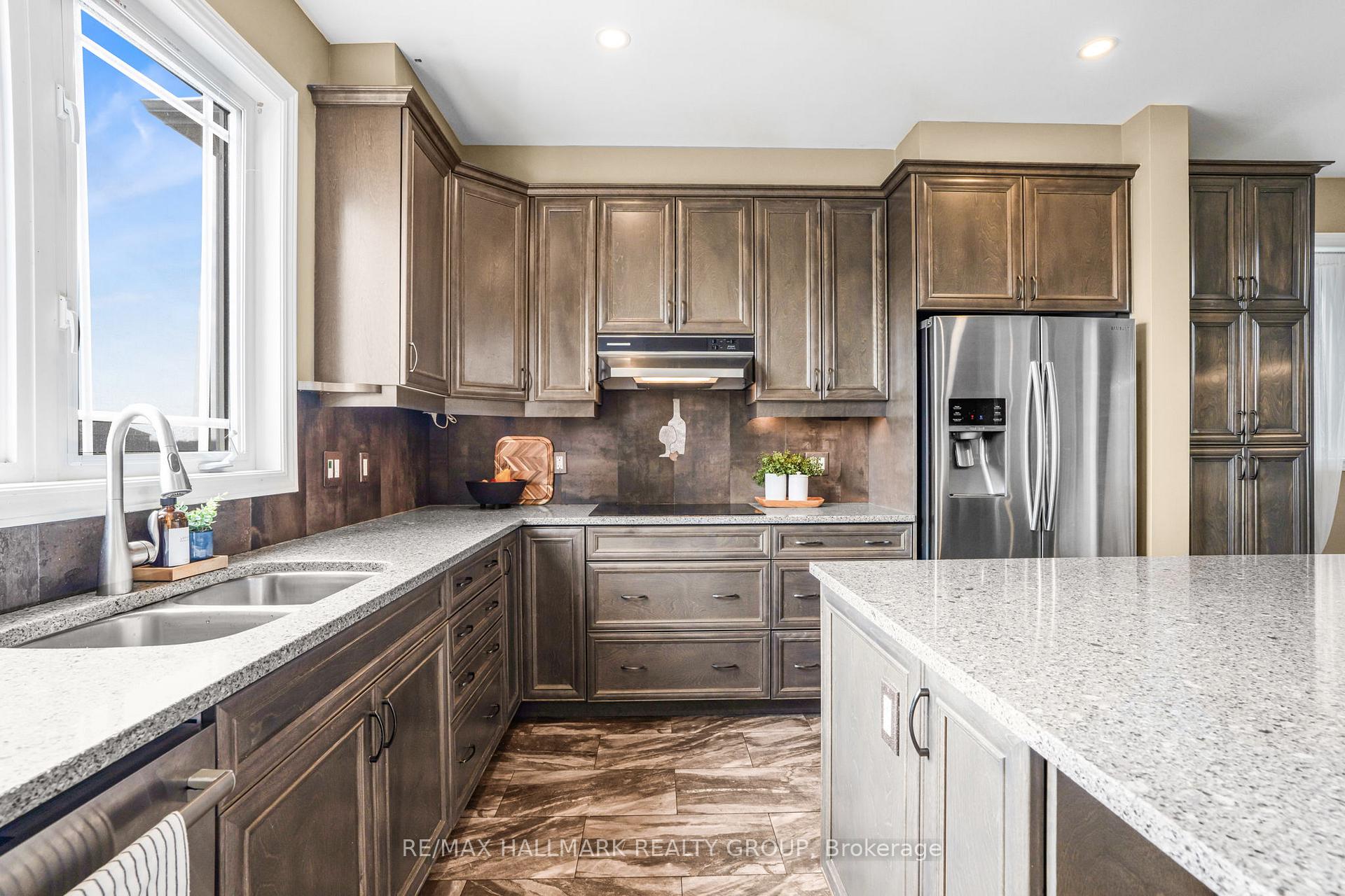 Photo 14 of 204 Casa Grande Circle, Ottawa, Avalon West — HOMEH