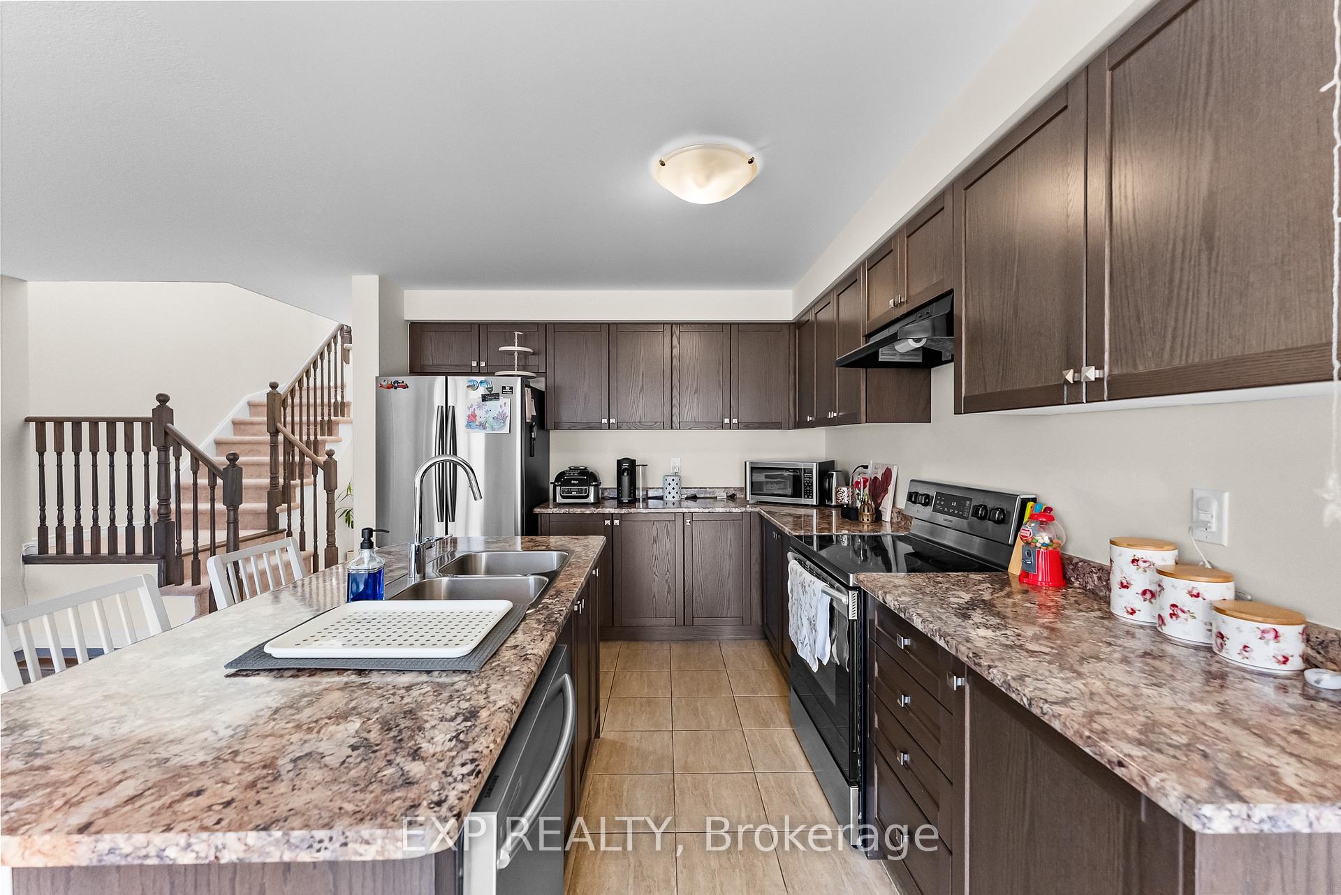 Photo 13 of 7732 Redbud Lane, Niagara Falls, Brown — HOMEH