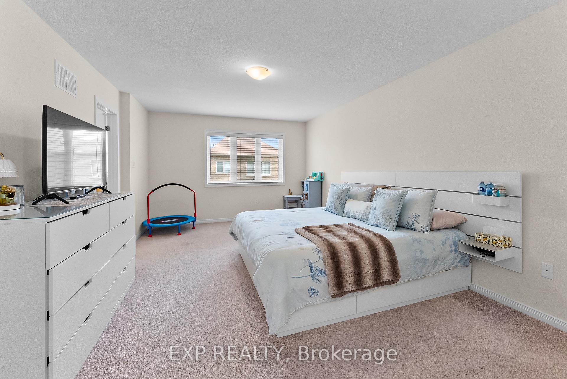 Photo 17 of 7732 Redbud Lane, Niagara Falls, Brown — HOMEH