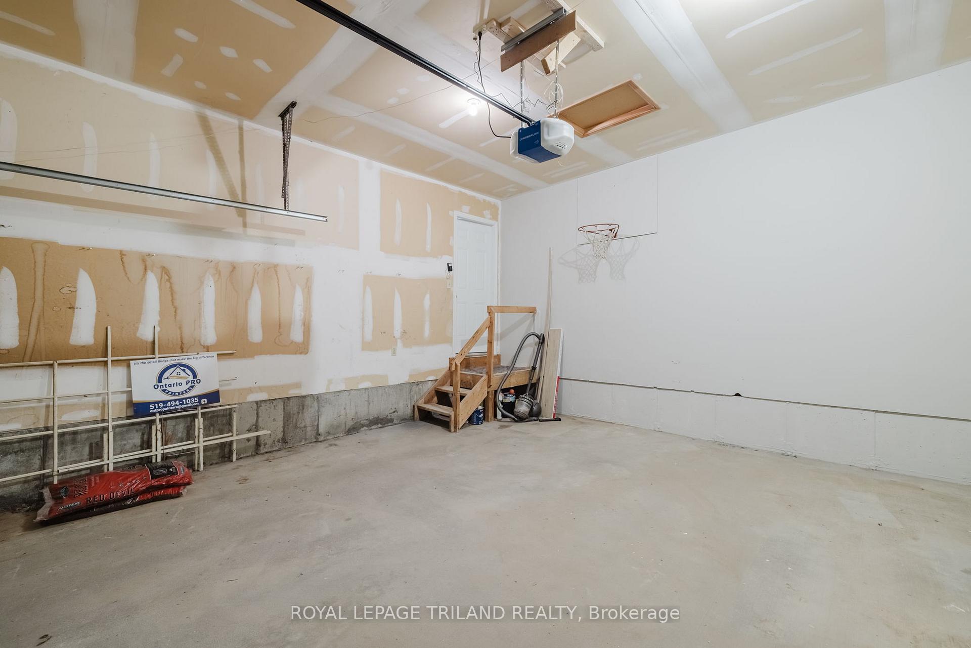 Photo 20 of 2 Finch Street, North Middlesex, Alisa Craig — HOMEH