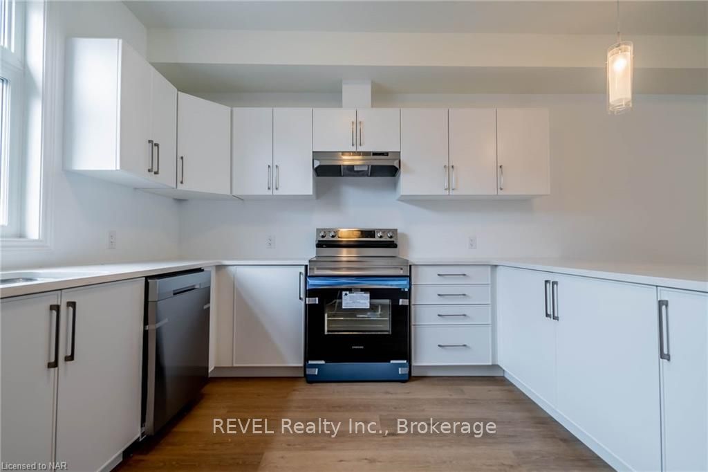 Photo 4 of 161 Summersides Mews Boulevard, Pelham, Fonthill — HOMEH