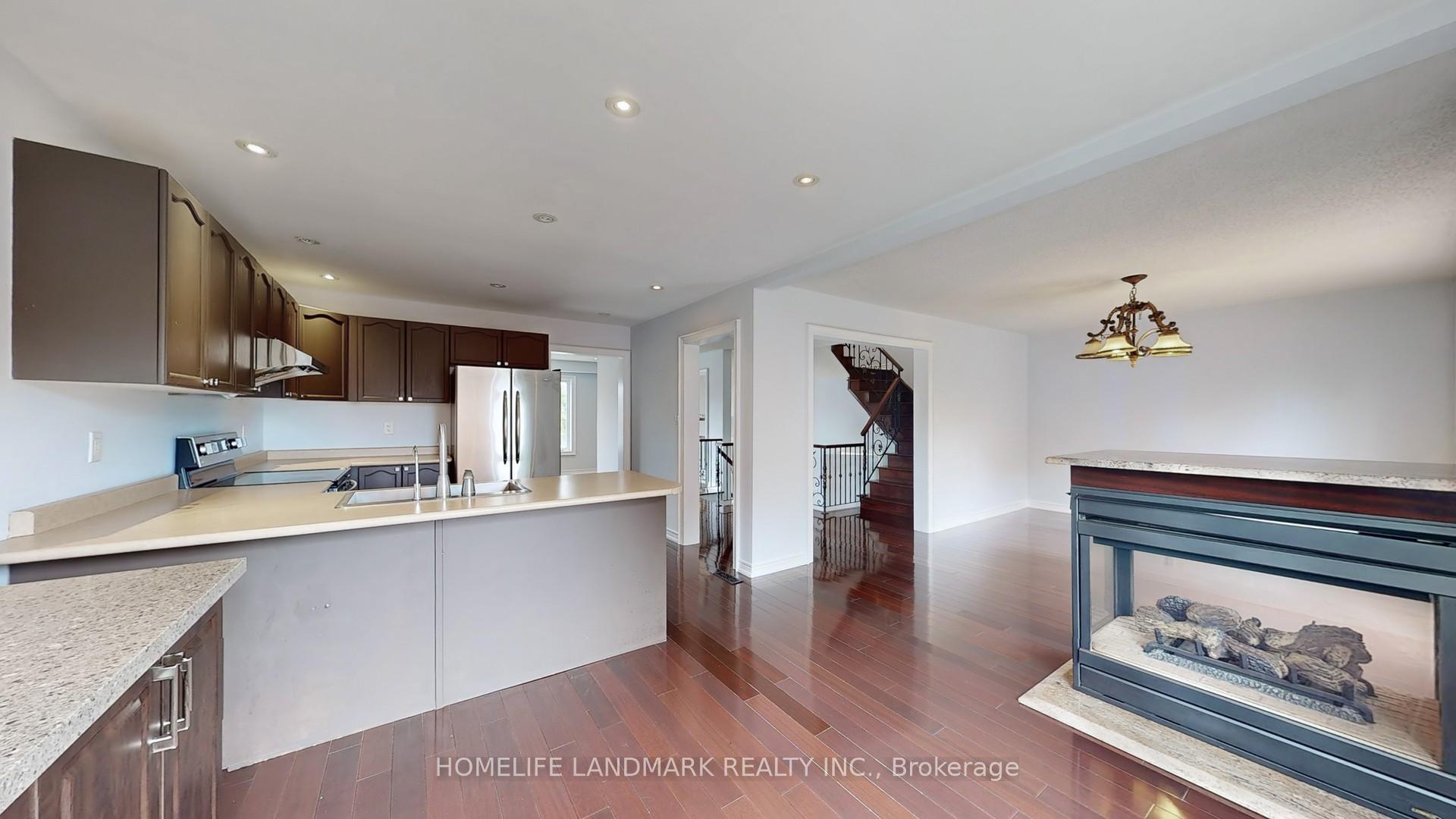 Photo 16 of 183 Alfred Smith Way, Newmarket, Woodland Hill — HOMEH