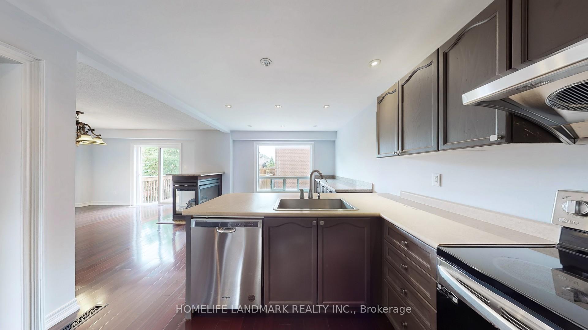 Photo 18 of 183 Alfred Smith Way, Newmarket, Woodland Hill — HOMEH