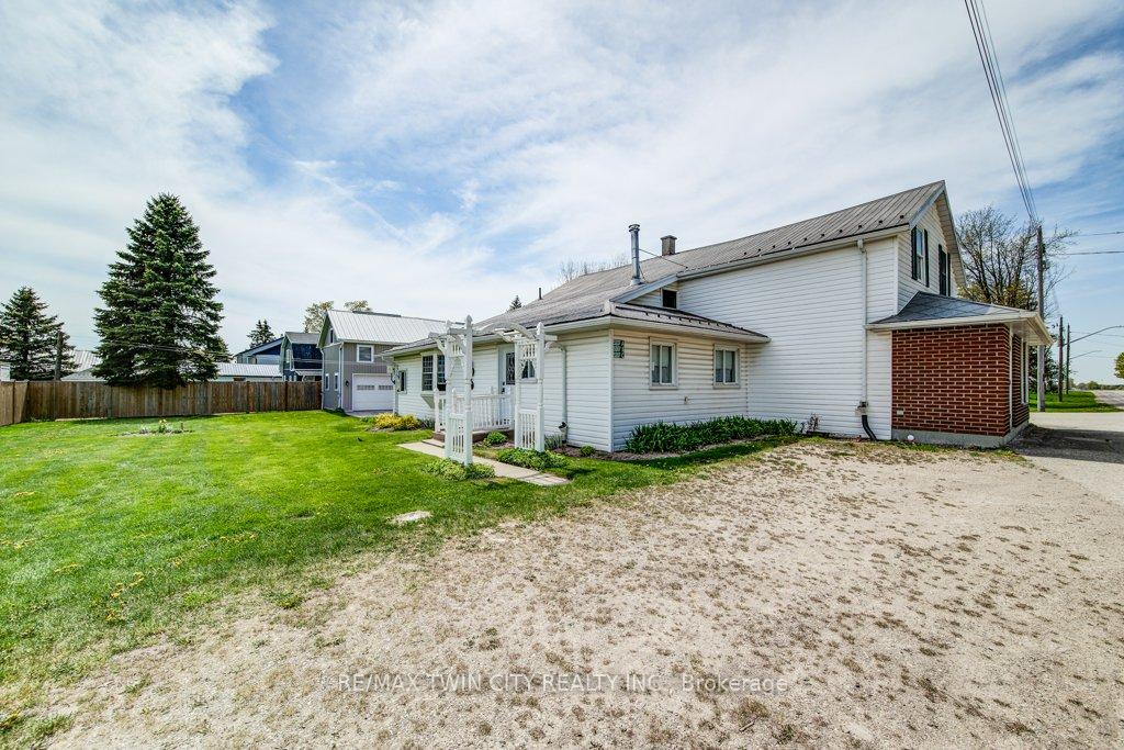 Photo 4 of 5207 88 Line, North Perth, Wallace — HOMEH