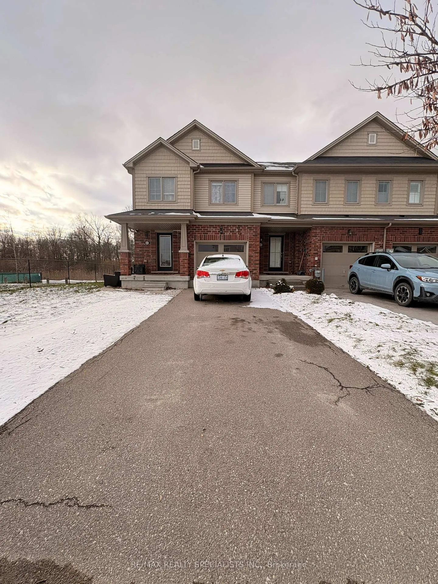 Photo 2 of 8685 Dogwood Crescent, Niagara Falls, Brown — HOMEH