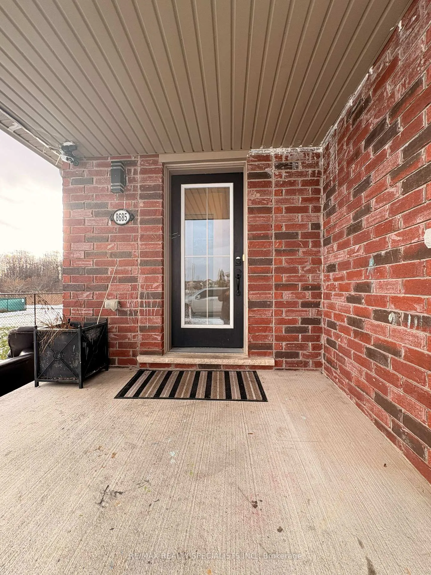 Photo 5 of 8685 Dogwood Crescent, Niagara Falls, Brown — HOMEH
