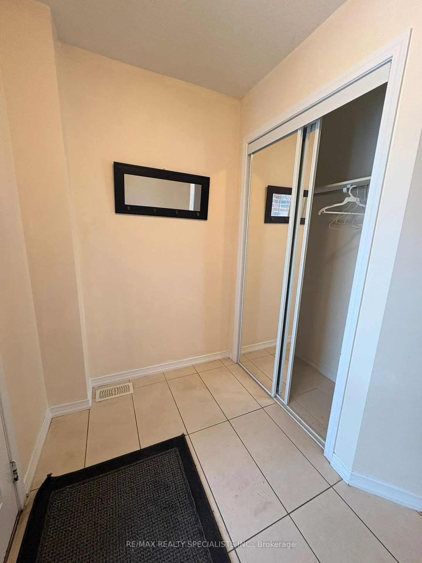 Photo 6 of 8685 Dogwood Crescent, Niagara Falls, Brown — HOMEH