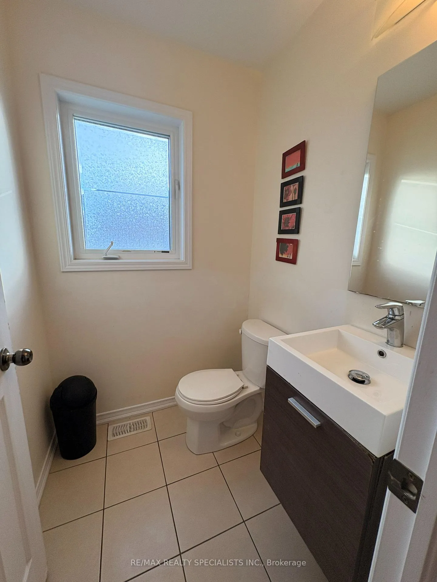 Photo 9 of 8685 Dogwood Crescent, Niagara Falls, Brown — HOMEH