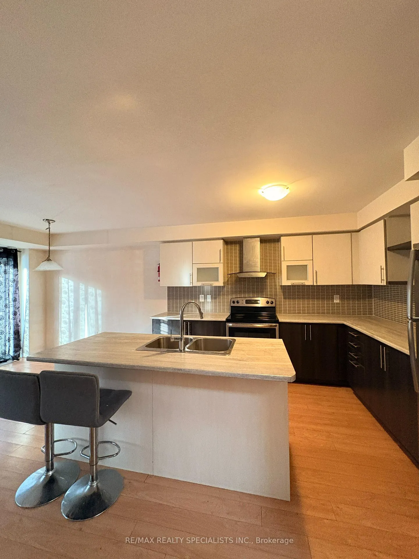 Photo 16 of 8685 Dogwood Crescent, Niagara Falls, Brown — HOMEH
