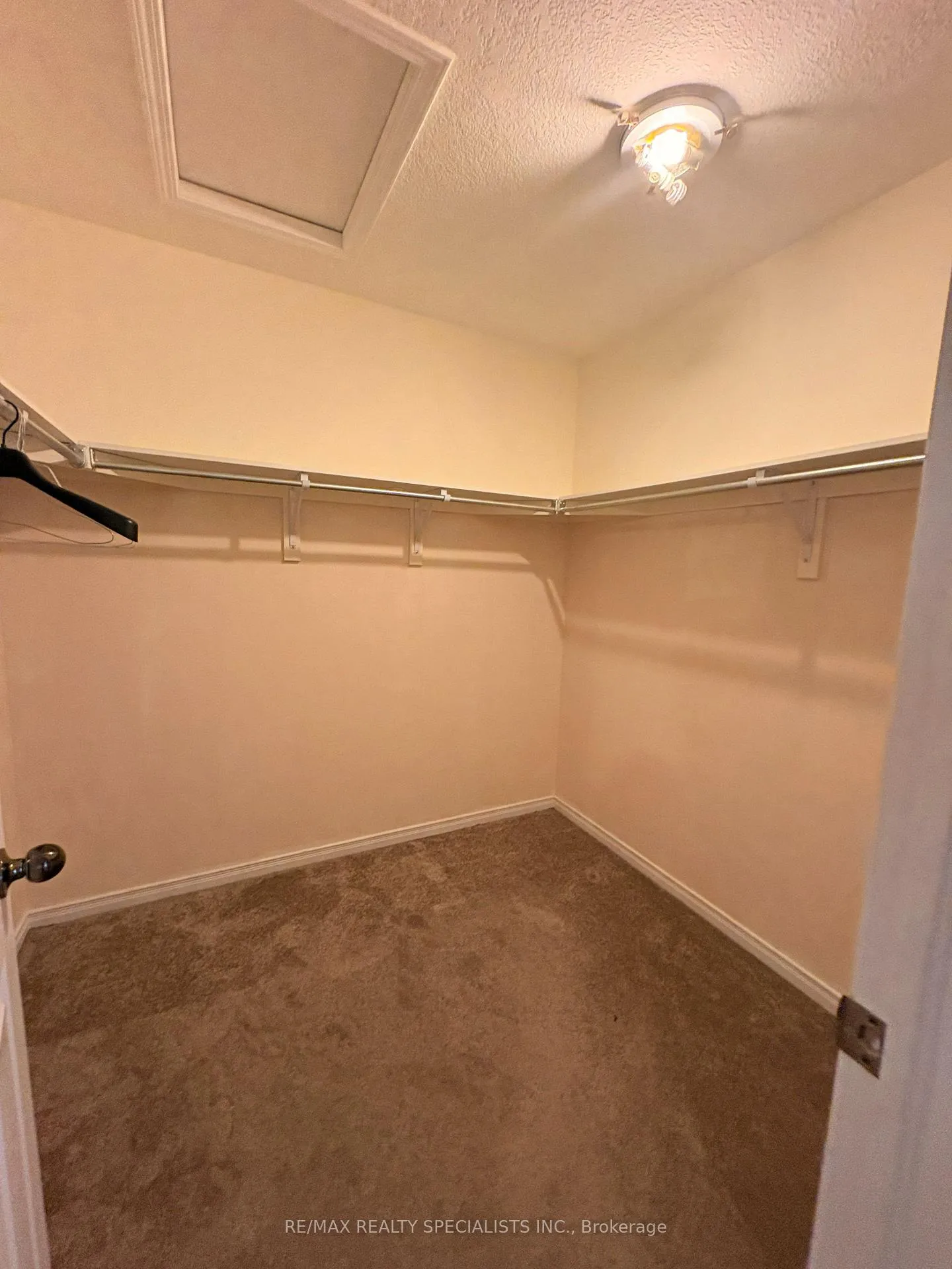 Photo 21 of 8685 Dogwood Crescent, Niagara Falls, Brown — HOMEH