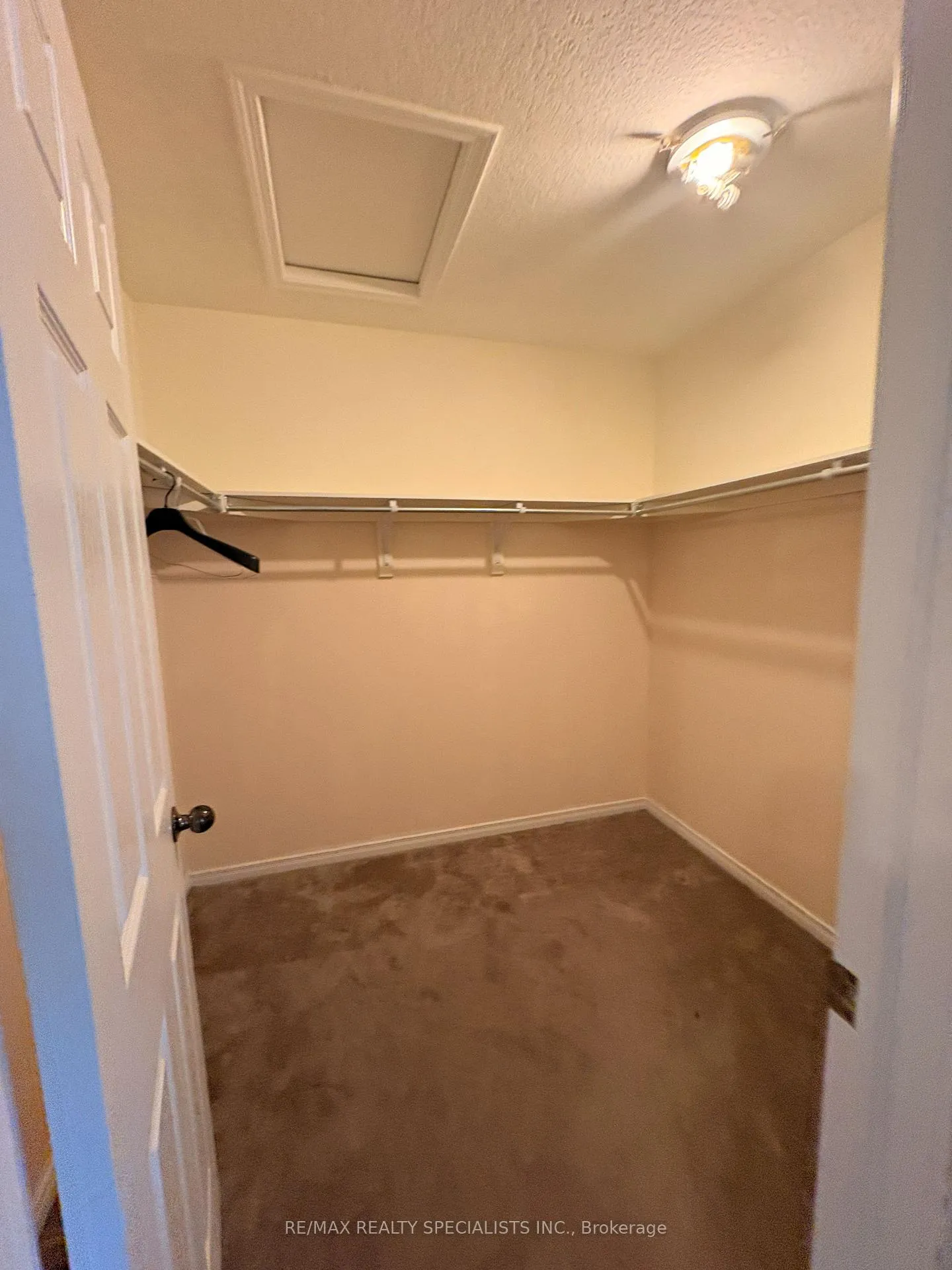 Photo 22 of 8685 Dogwood Crescent, Niagara Falls, Brown — HOMEH