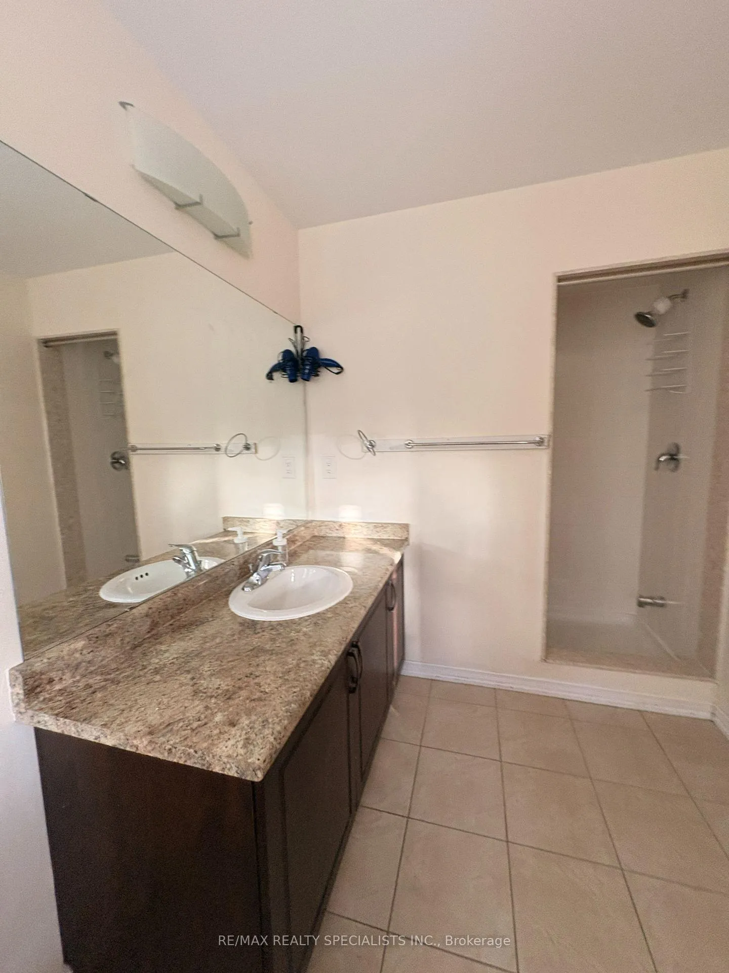 Photo 25 of 8685 Dogwood Crescent, Niagara Falls, Brown — HOMEH
