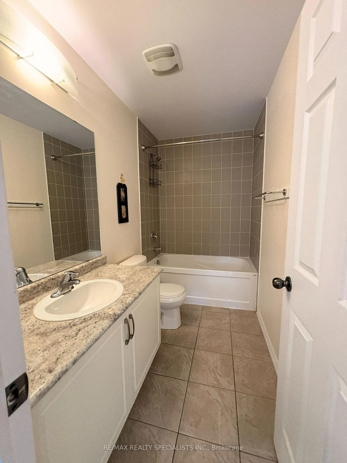 Photo 27 of 8685 Dogwood Crescent, Niagara Falls, Brown — HOMEH