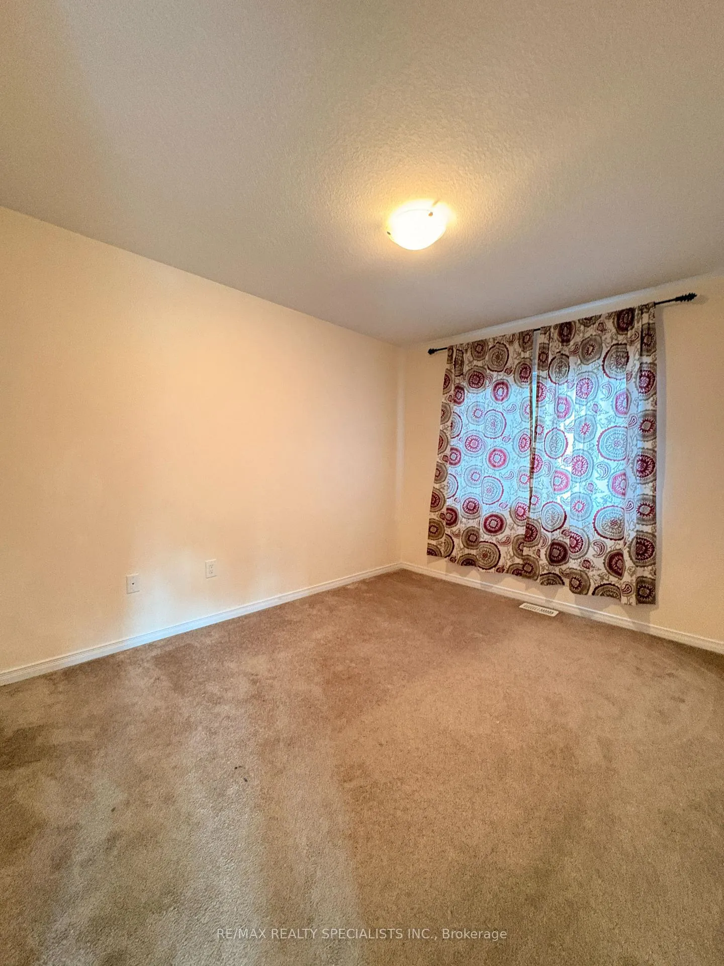 Photo 28 of 8685 Dogwood Crescent, Niagara Falls, Brown — HOMEH