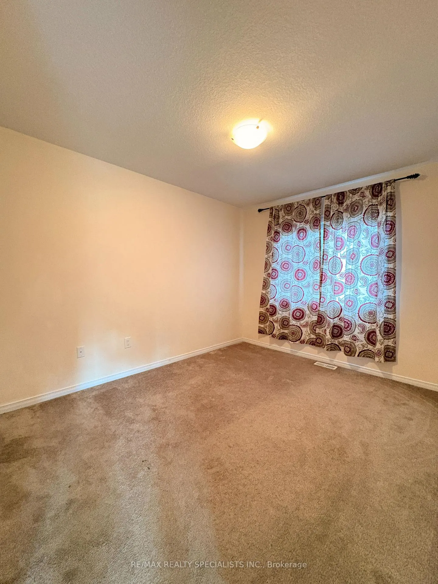 Photo 29 of 8685 Dogwood Crescent, Niagara Falls, Brown — HOMEH