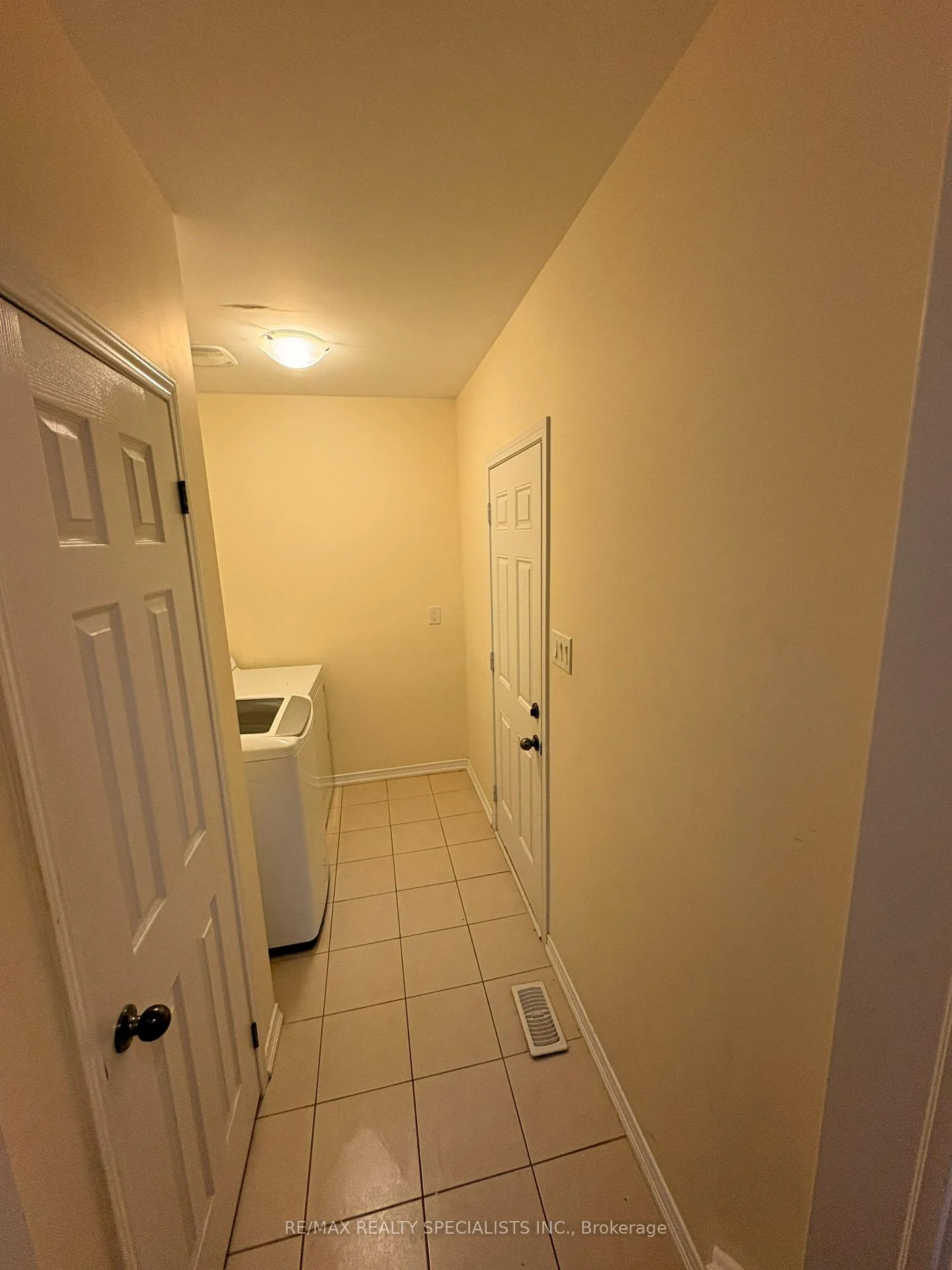 Photo 32 of 8685 Dogwood Crescent, Niagara Falls, Brown — HOMEH