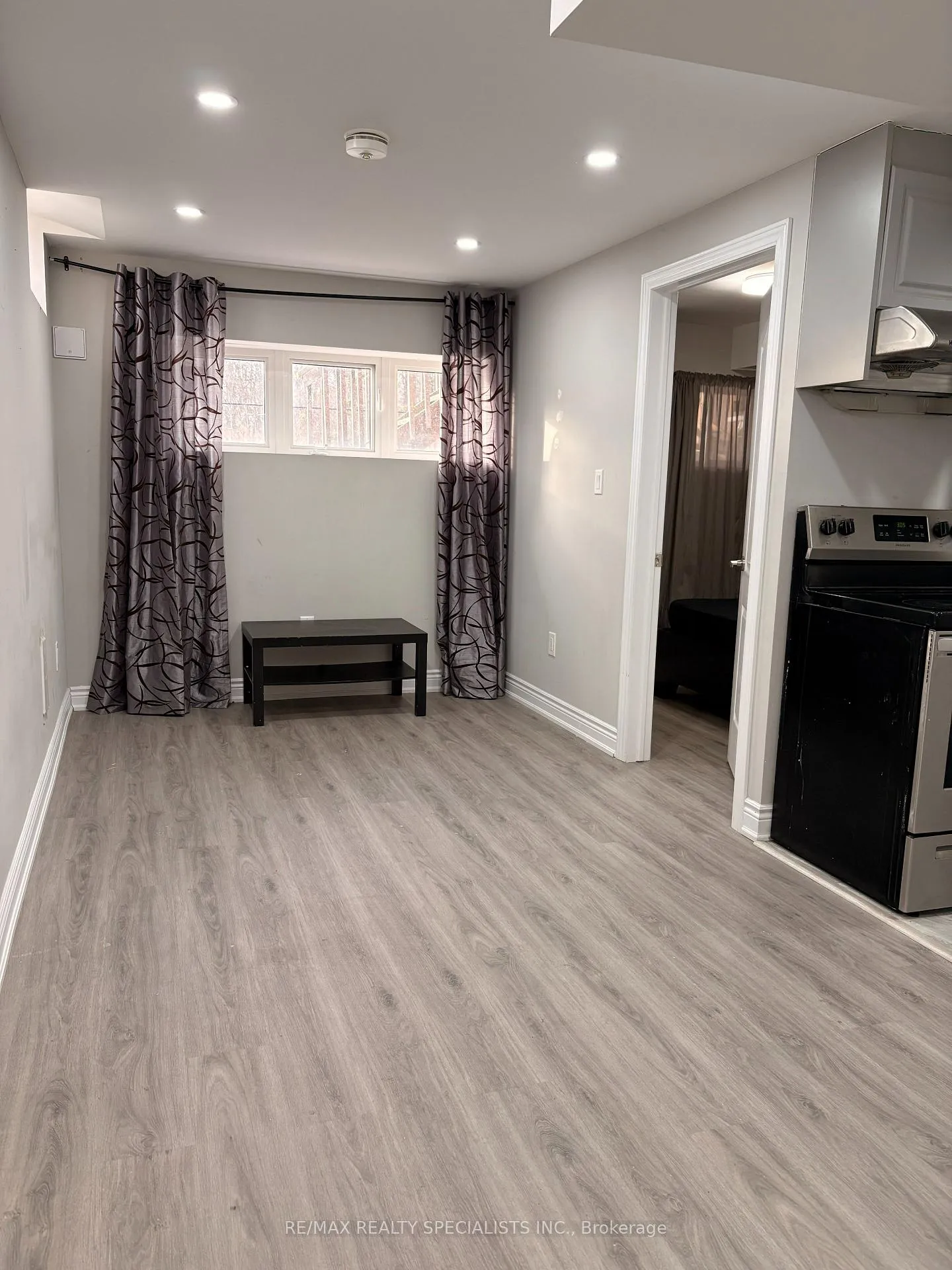 Photo 33 of 8685 Dogwood Crescent, Niagara Falls, Brown — HOMEH