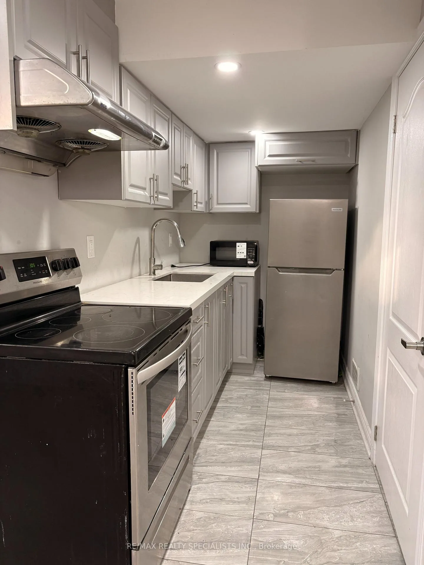 Photo 34 of 8685 Dogwood Crescent, Niagara Falls, Brown — HOMEH