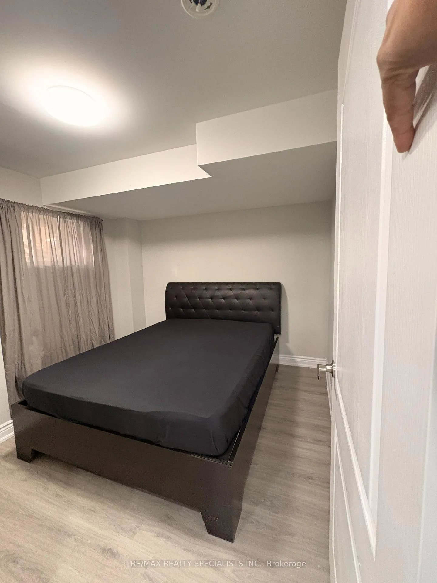 Photo 35 of 8685 Dogwood Crescent, Niagara Falls, Brown — HOMEH