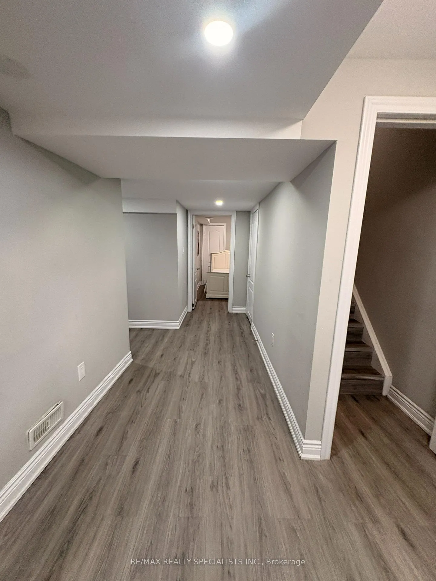 Photo 37 of 8685 Dogwood Crescent, Niagara Falls, Brown — HOMEH